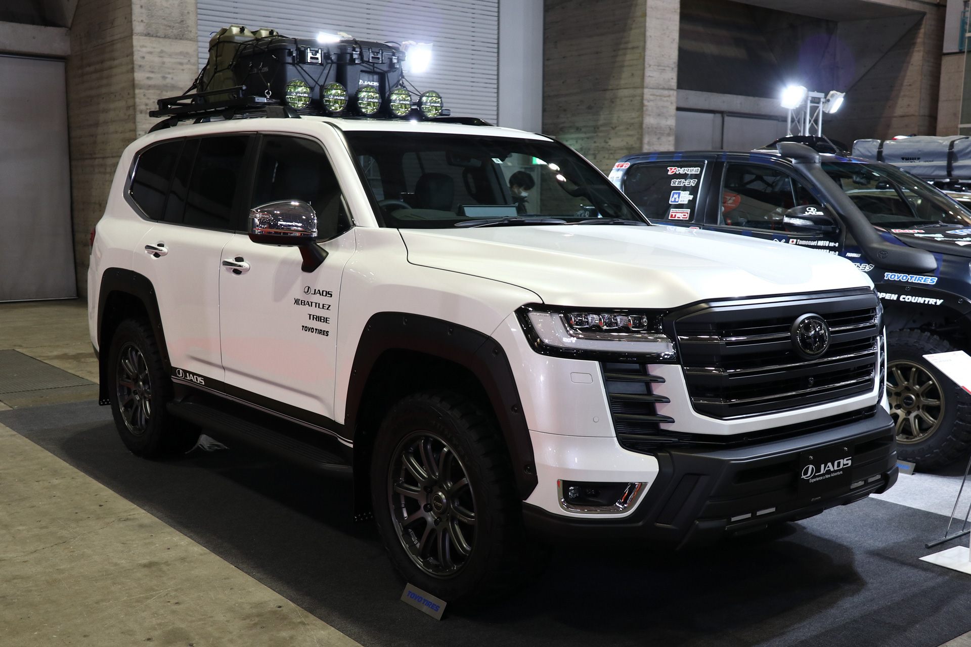 なお、ランドクルーザー300をカスタマイズした「LAND CRUISER 300 JAOS style」もLX600“OFFROAD”JAOS ver.のすぐ前に展示している