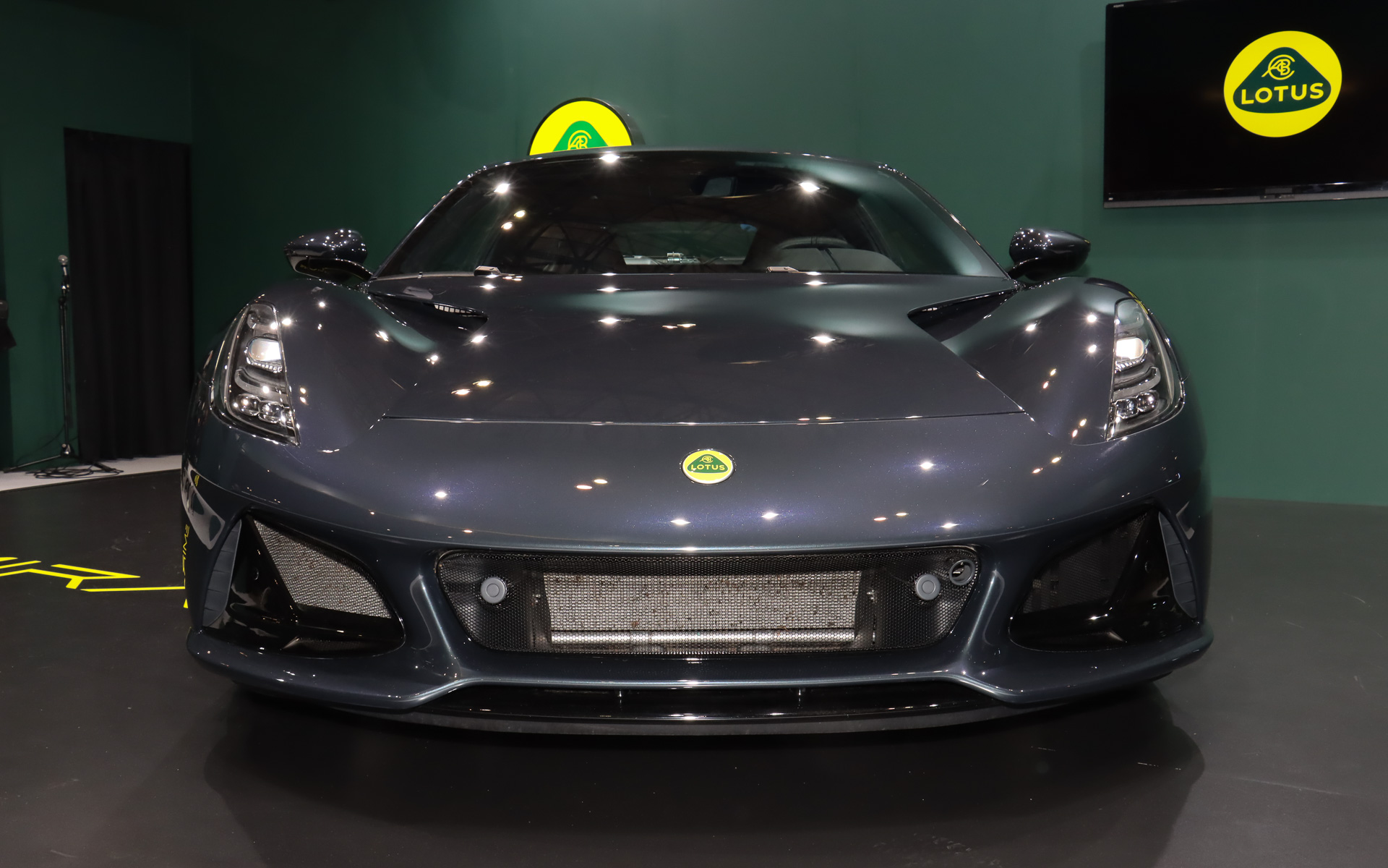 ボディサイズは4413×1895×1226mm（全長×全幅×全高）、ホイールベースは2575mm