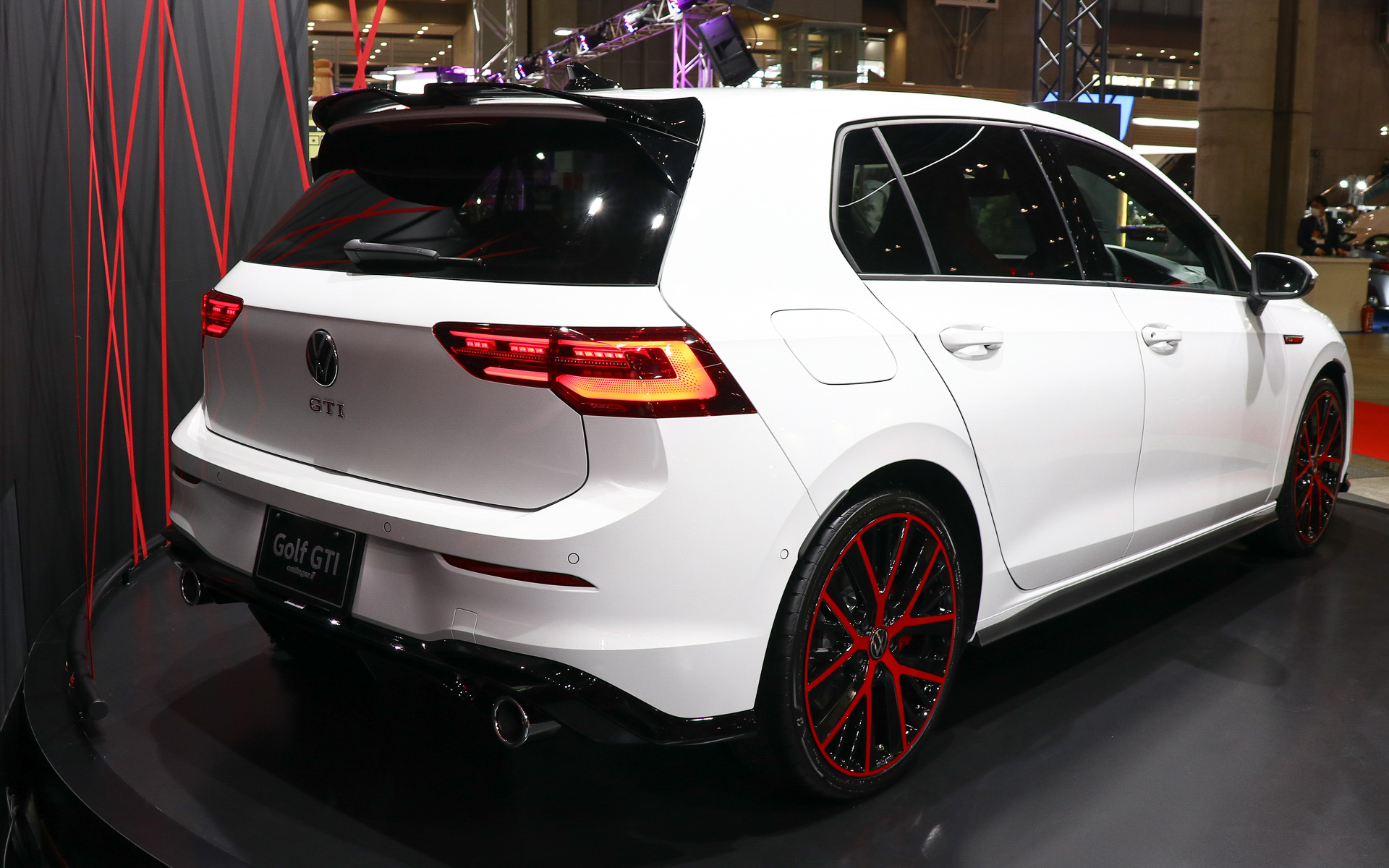 前後にエッティンガーのパーツを装着