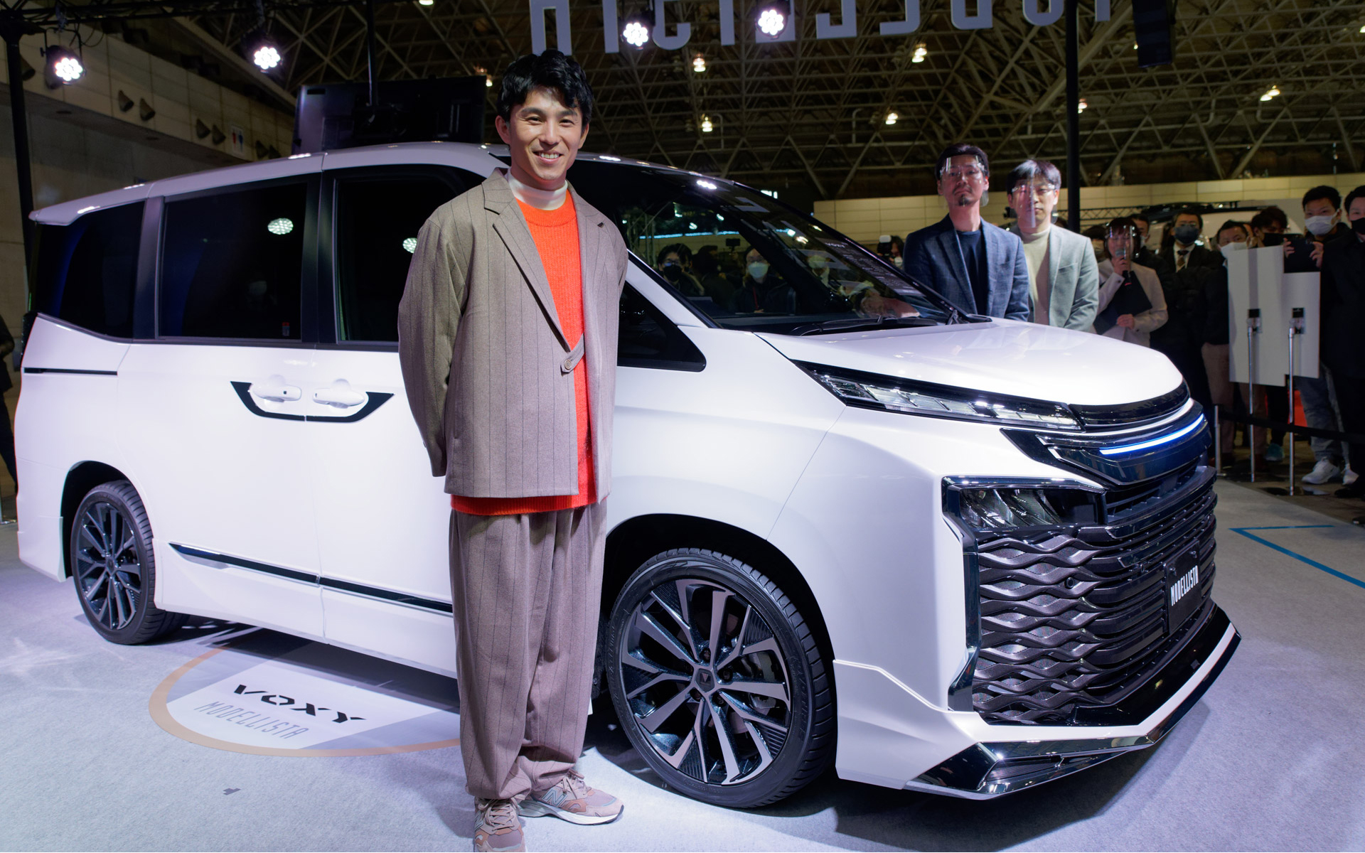 新型ノア/ヴォクシー用のカスタマイズパーツを披露したモデリスタ