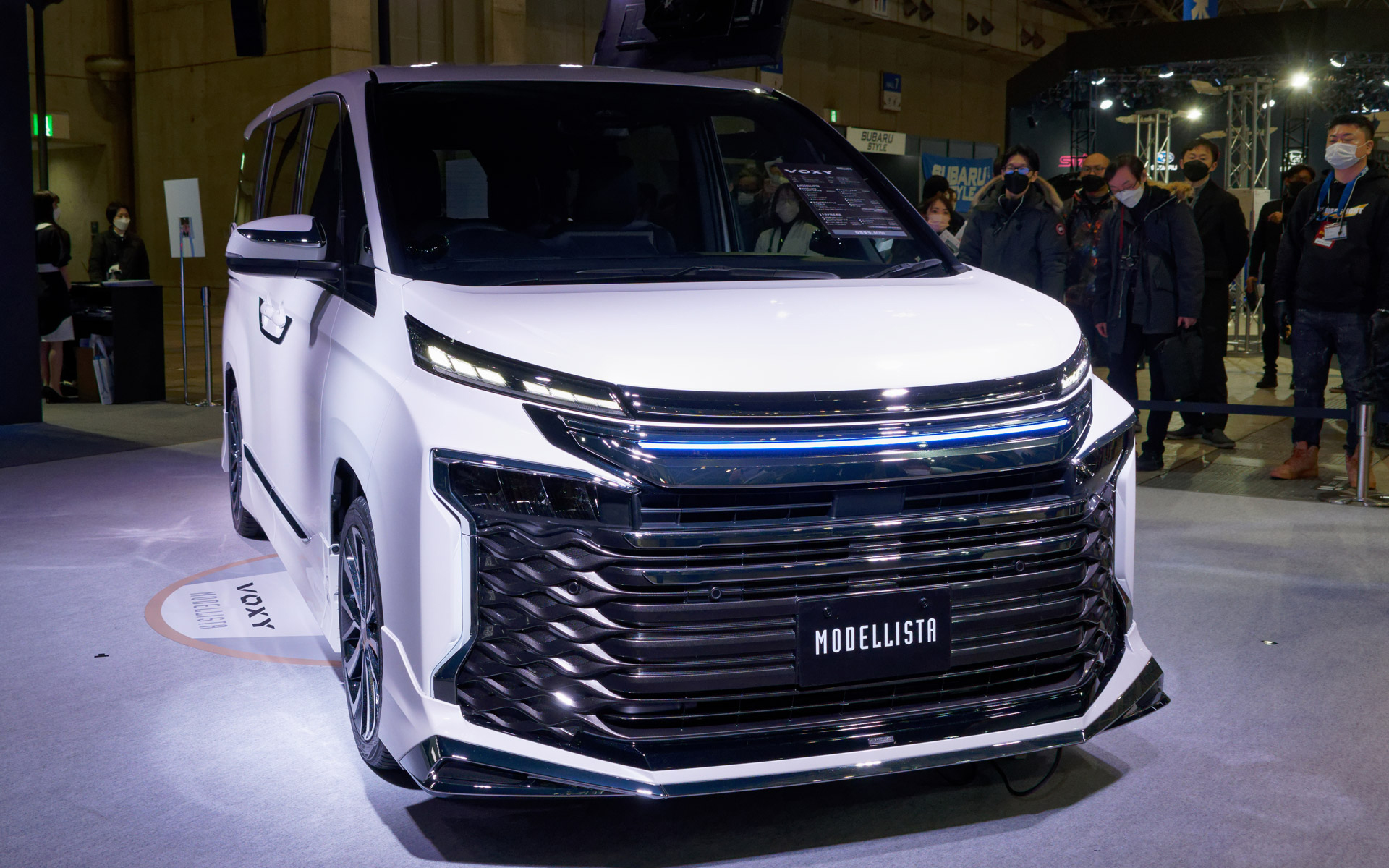 カスタマイズパーツを装着した新型ヴォクシー