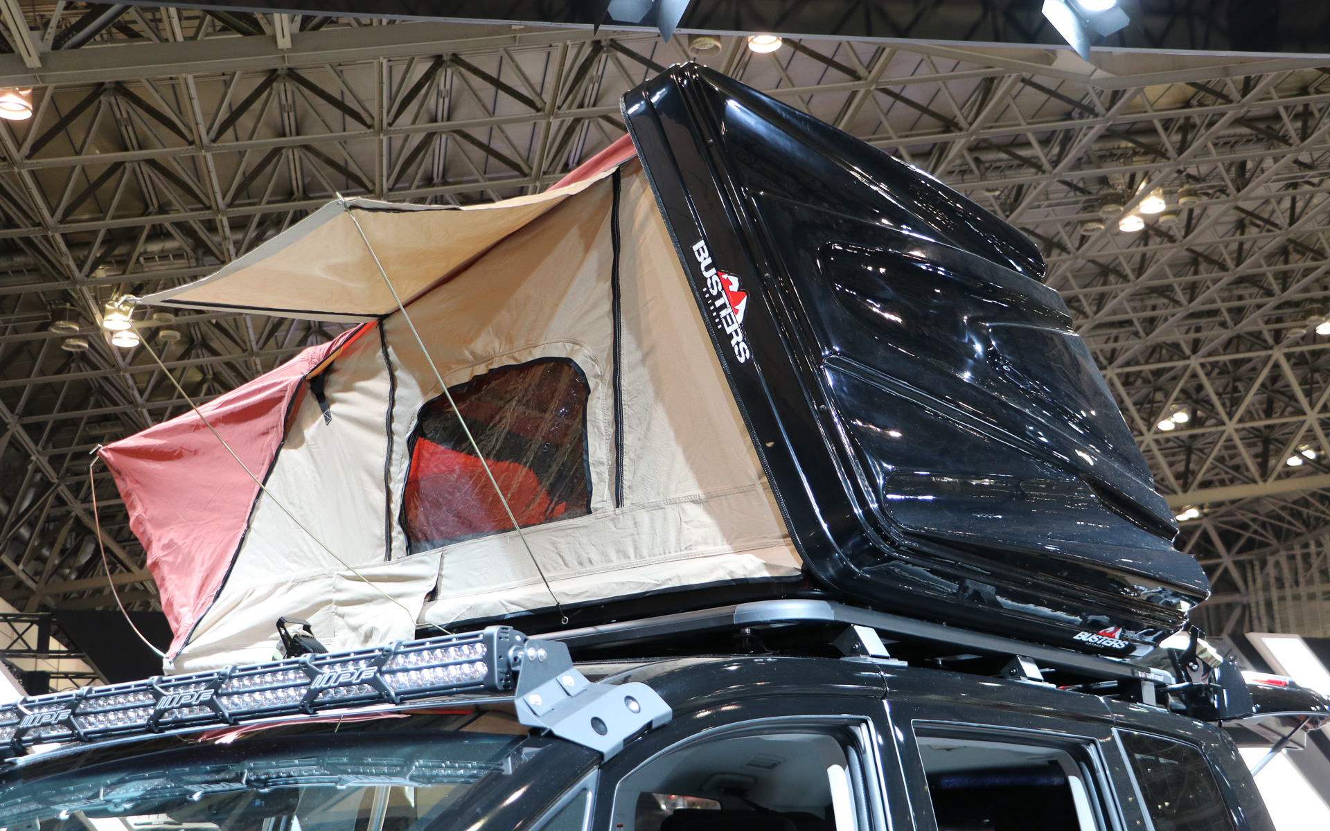 BUSTERSのルーフテントを装備