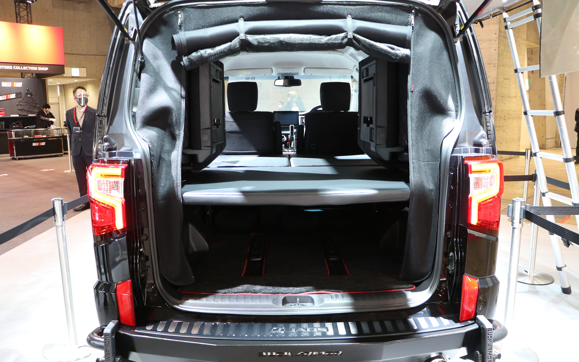 輝オートのMADLYSベッドキット＋フルサイズ化キットを装備