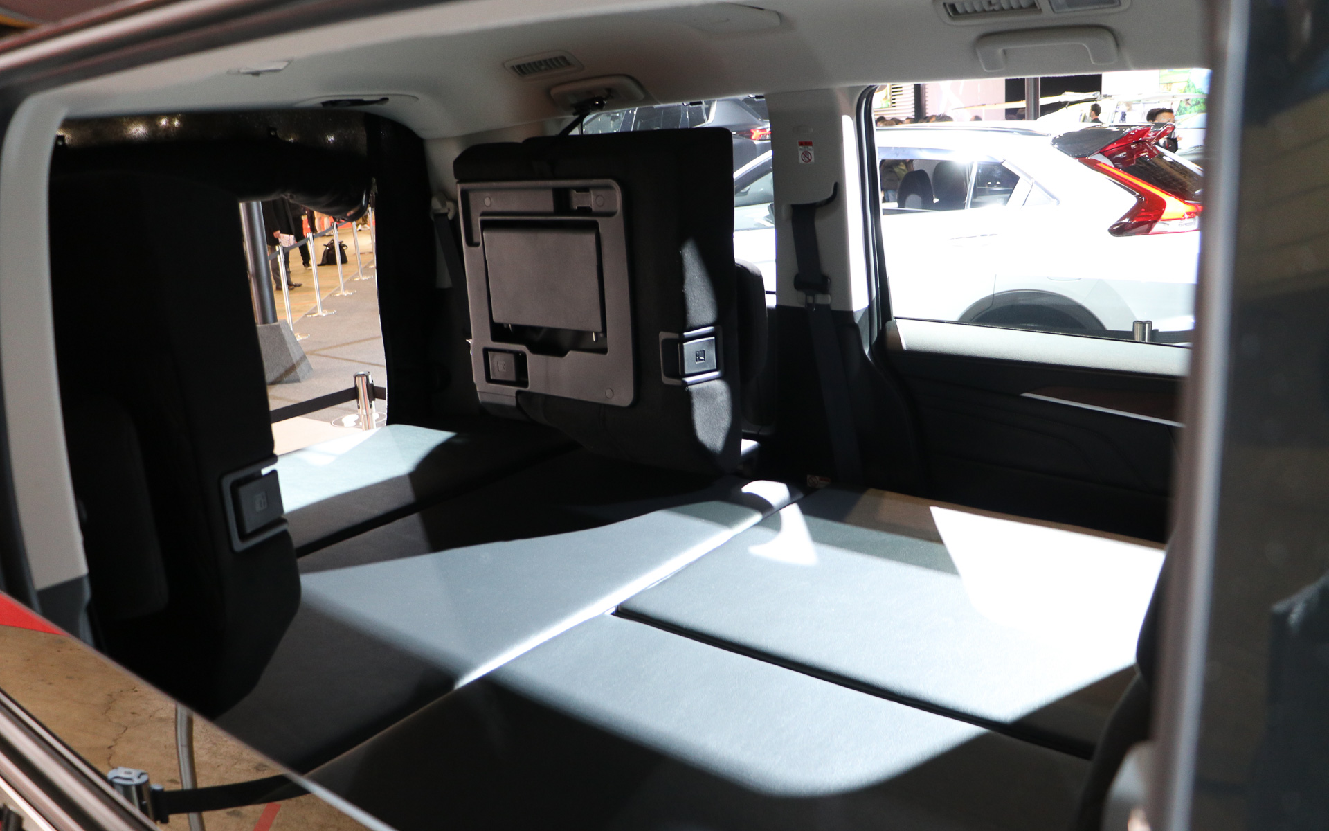 輝オートのMADLYSベッドキット＋フルサイズ化キットを装備