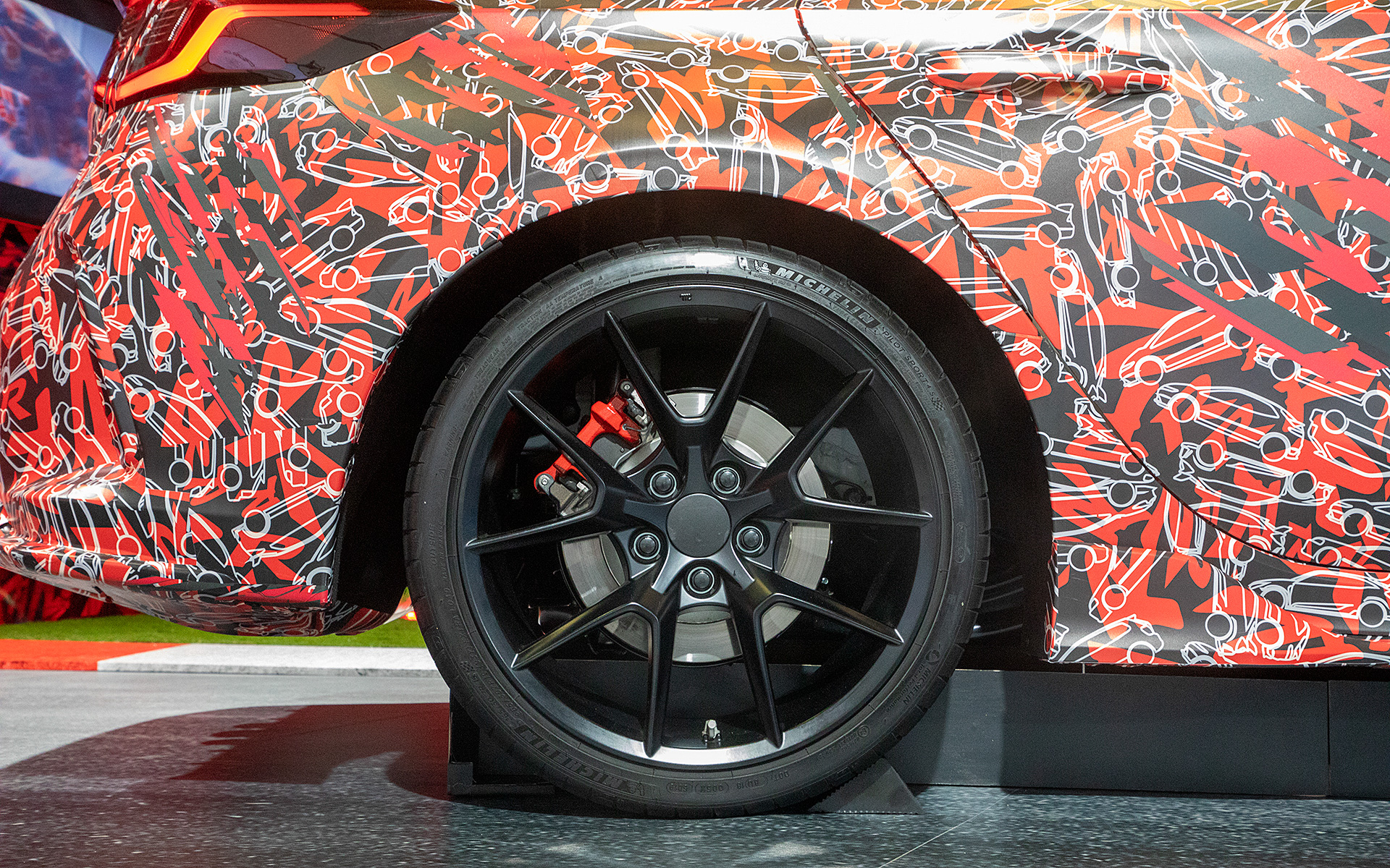 リアホイール、タイヤ、ブレーキ