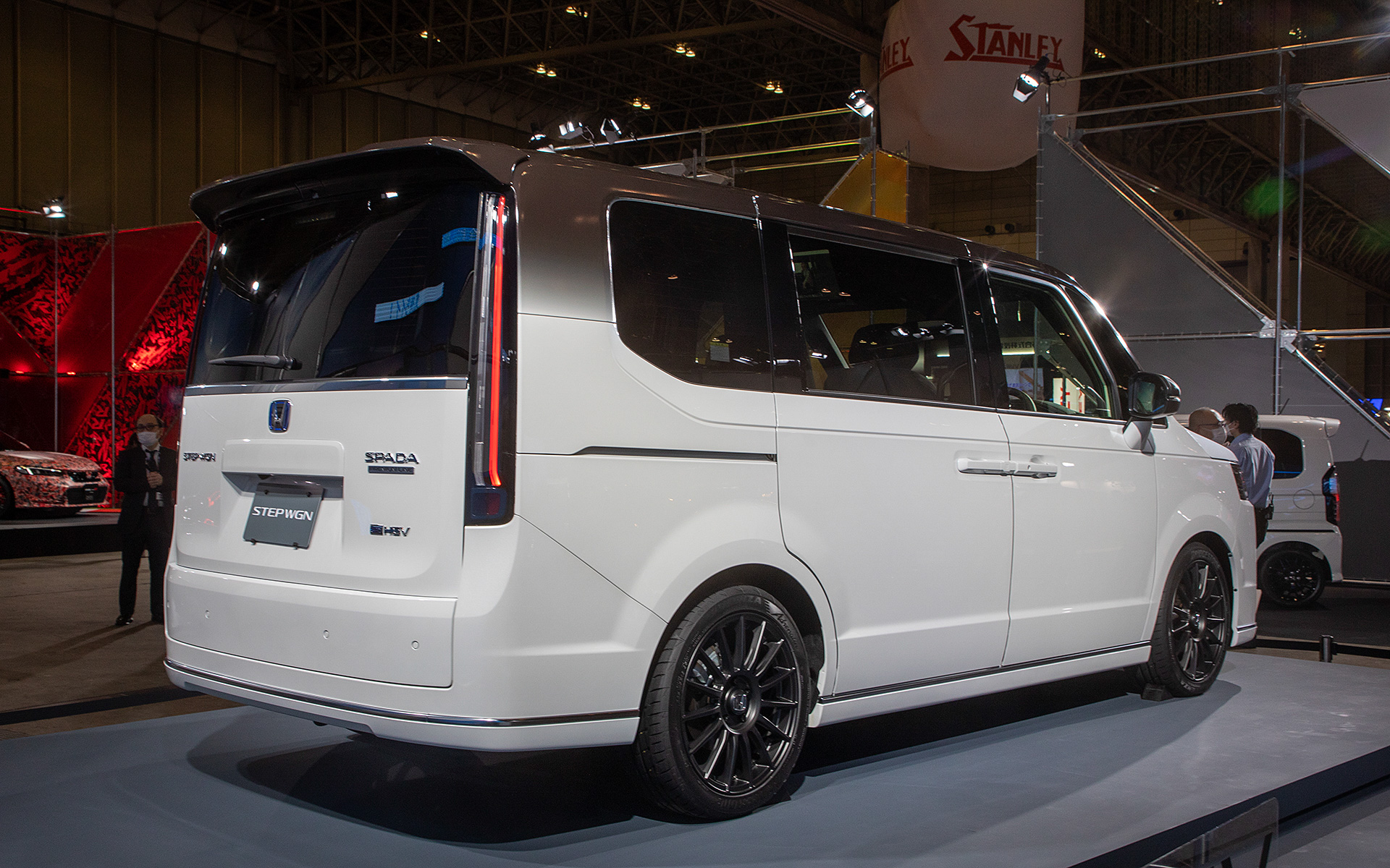 ステップワゴン e:HEV SPADA Conceptワゴン。前後の形状や仕様は事前撮影車から変更はない