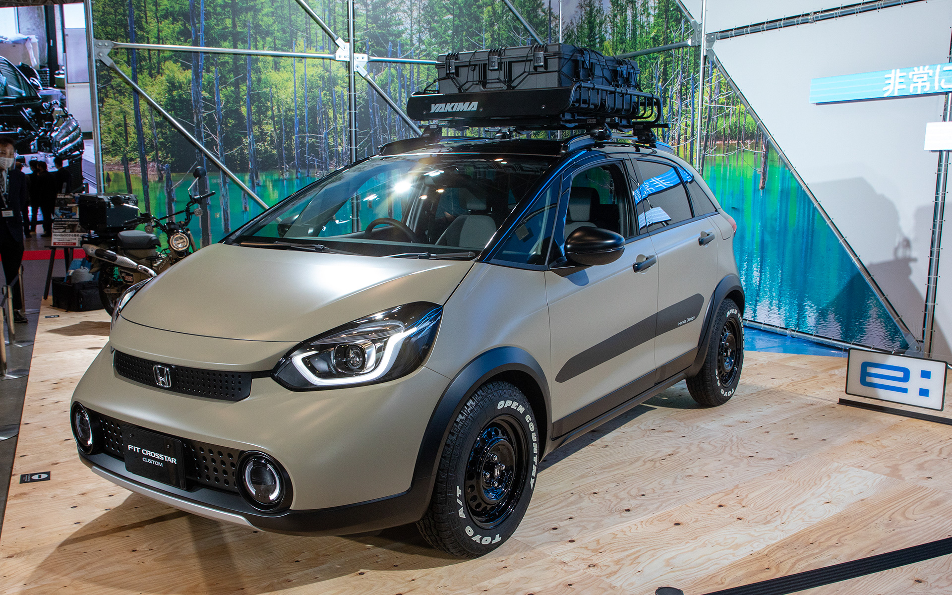 FIT e:HEV CROSSTARカスタム
