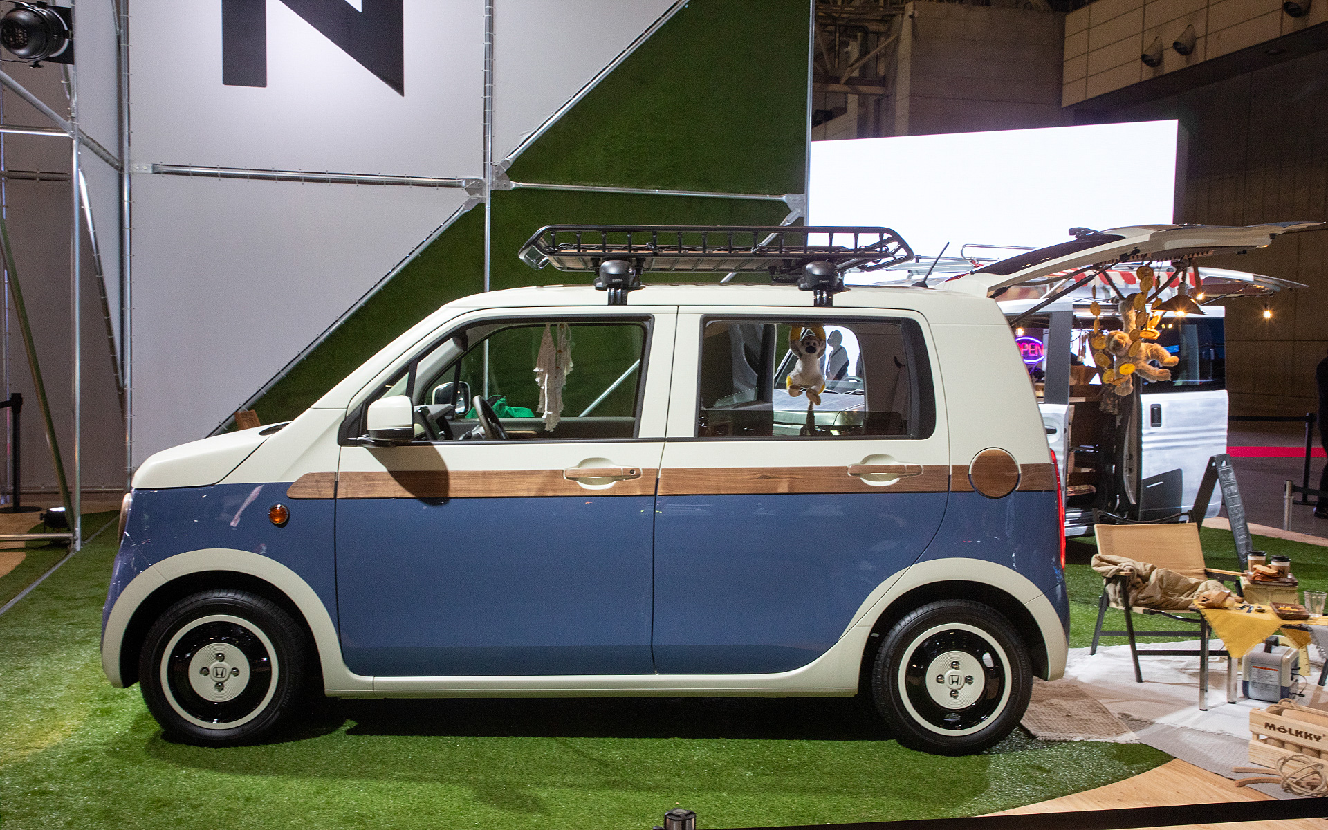 N-WGN ピクニック。フロントまわりのデザインが大きく変更されている