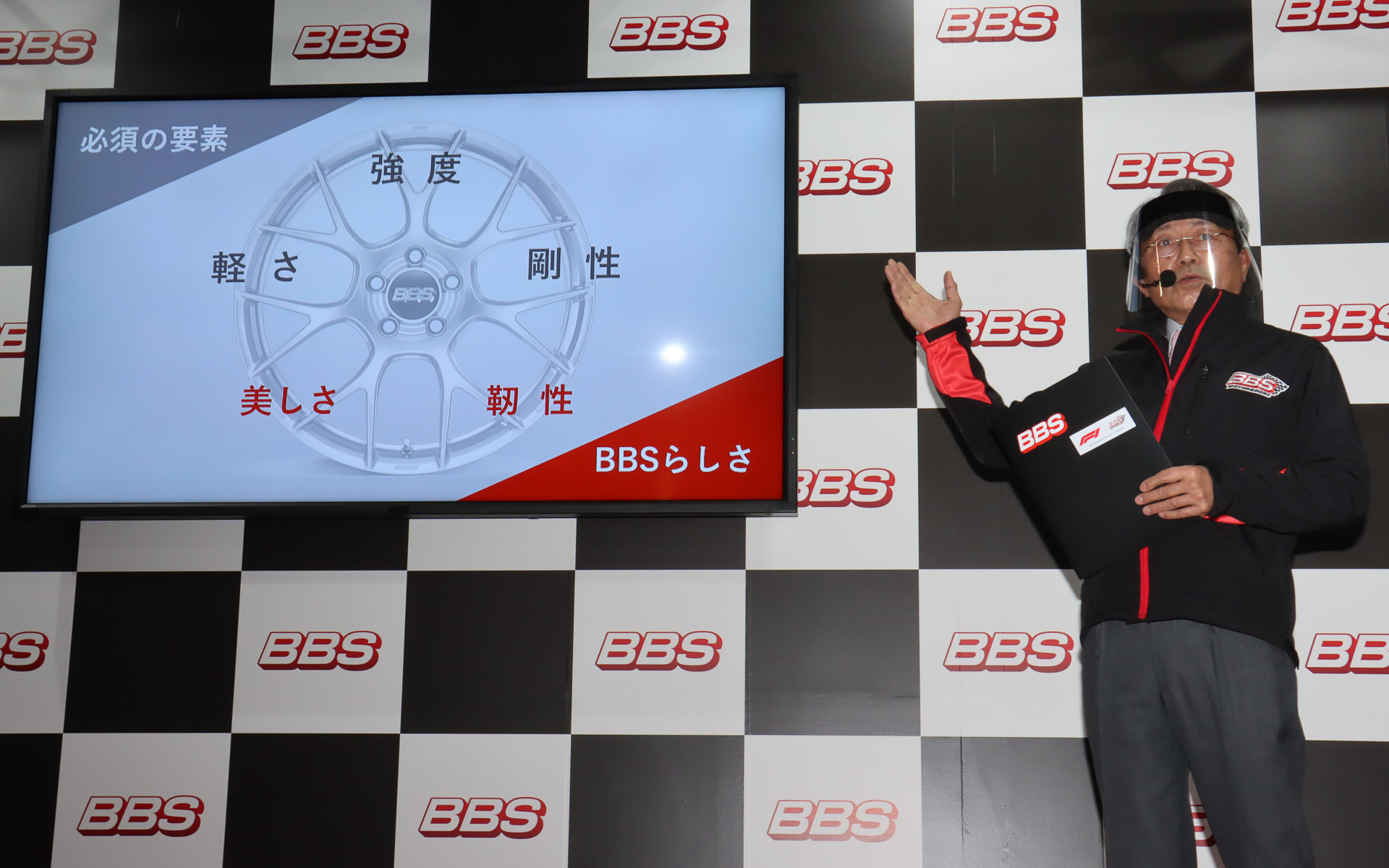 BBSではホイールで一般的に求められる「軽さ」「強度」「剛性」に加え、「美しさ」「靱性」を追求。タイヤと協調してホイールがきちんとしなることで路面をキャッチするという