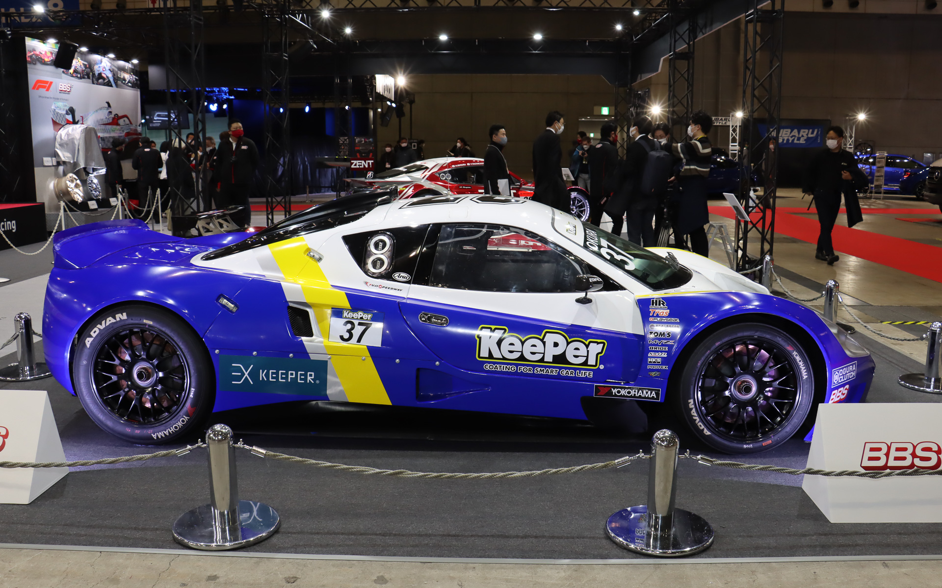 ボディサイズは4410×1950×1150mm（全長×全幅×全高）で車両重量は1100kg