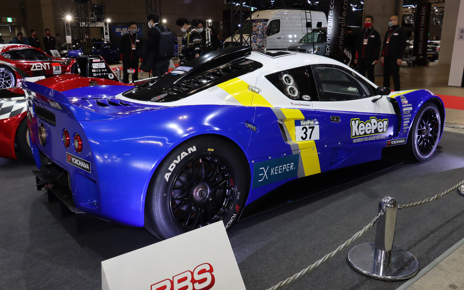 ボディサイズは4410×1950×1150mm（全長×全幅×全高）で車両重量は1100kg