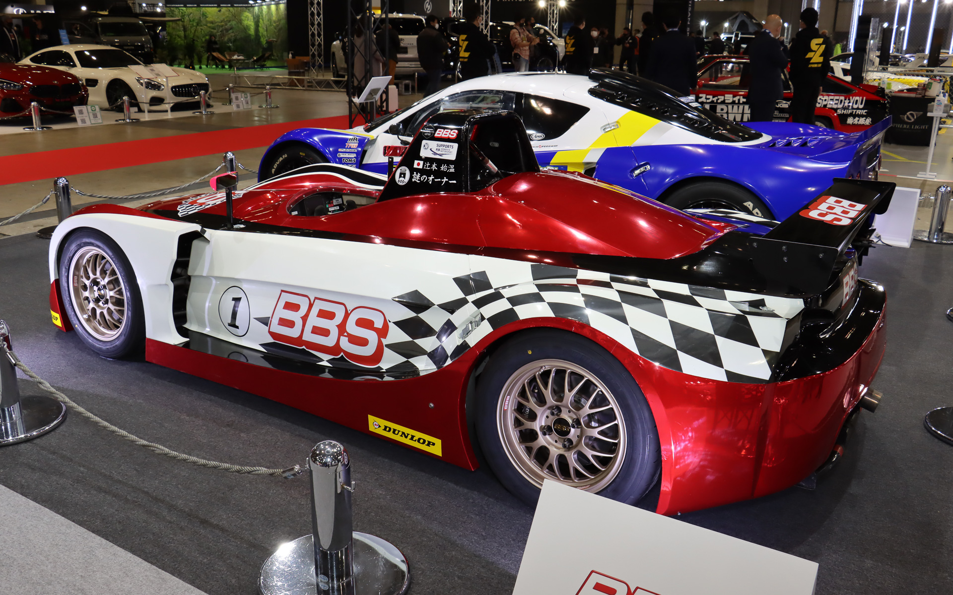 セミモノコックフレーム＋スペースフレームのシャシーを採用