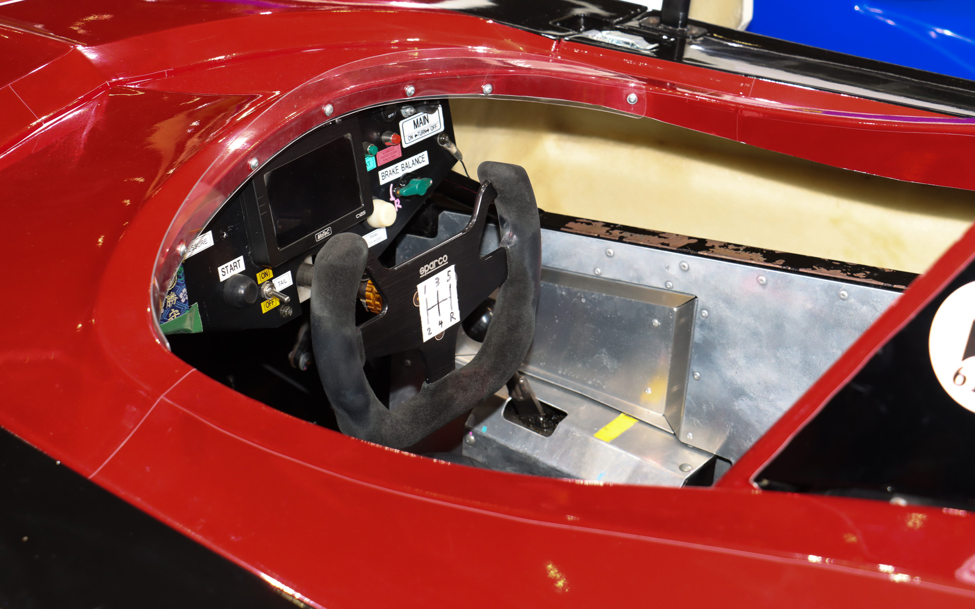 Hパターンシフトをドライバー右側にレイアウト