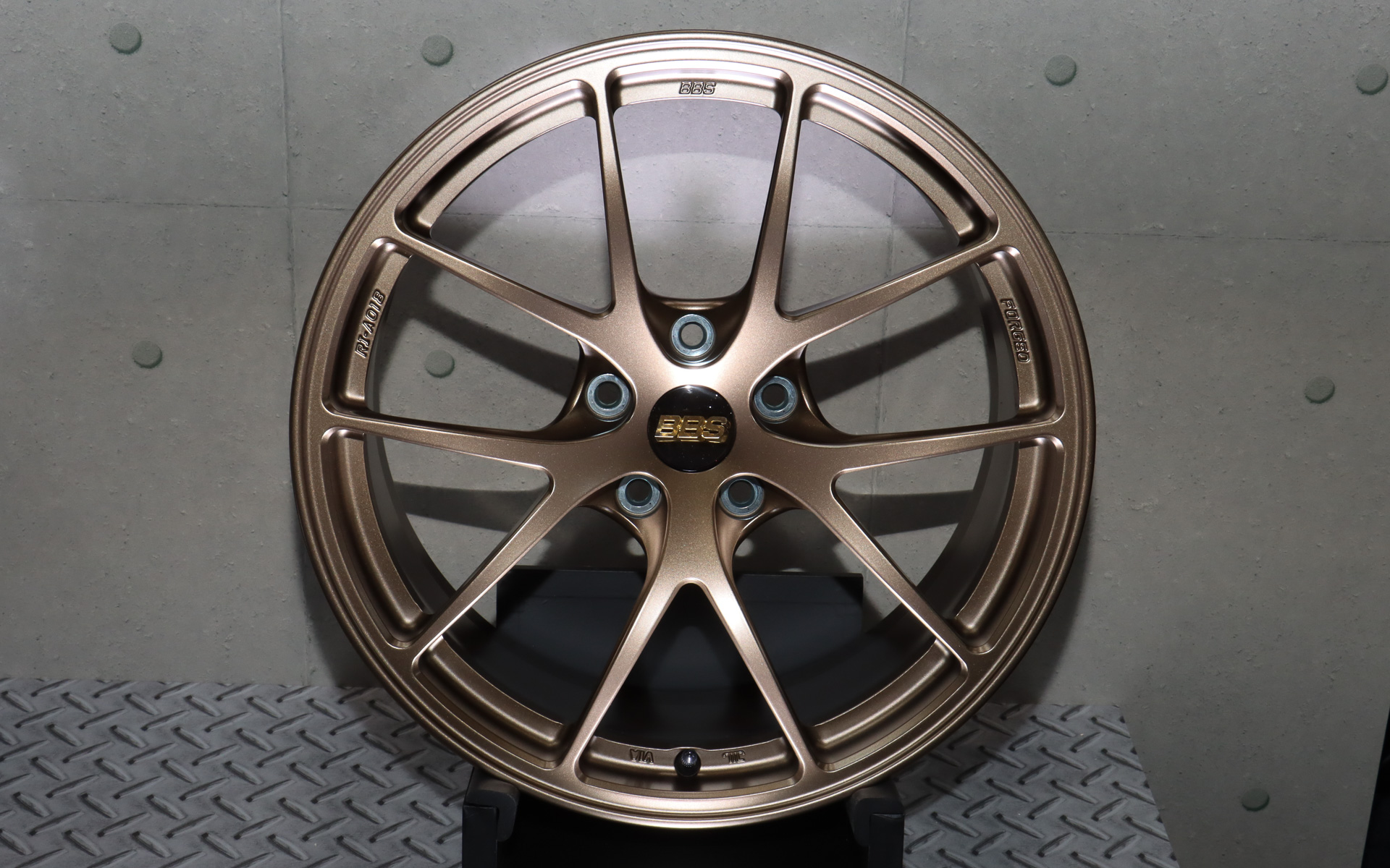 「RI-A」マットブロンズ（新色）