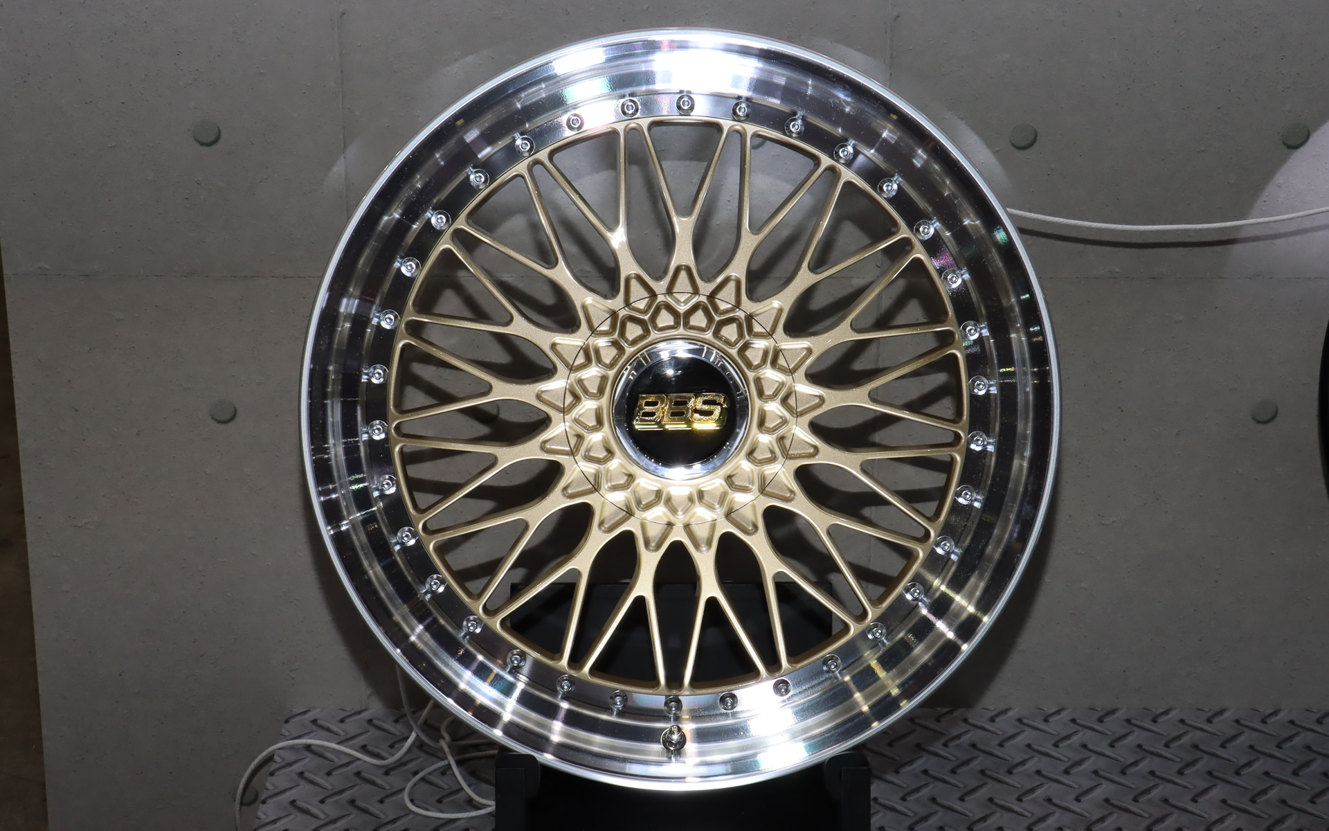 「SUPER-RS」ゴールド×シルバーダイヤカット（新色）