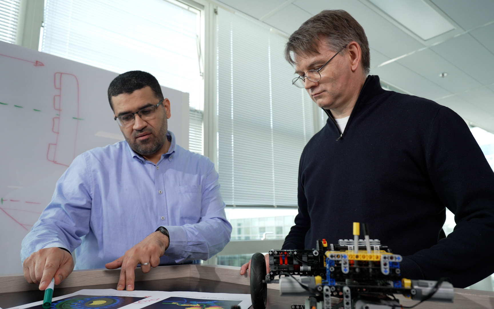 トランスミッションの実現性を検証するために工業用のLEGOブロックが使われた