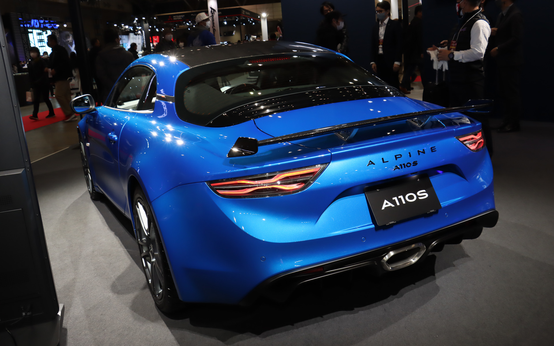 展示車のボディカラーは「ブルーアルピーヌ M」。限定車ではこのほかに「オランジュ フー M」も選択可能となる