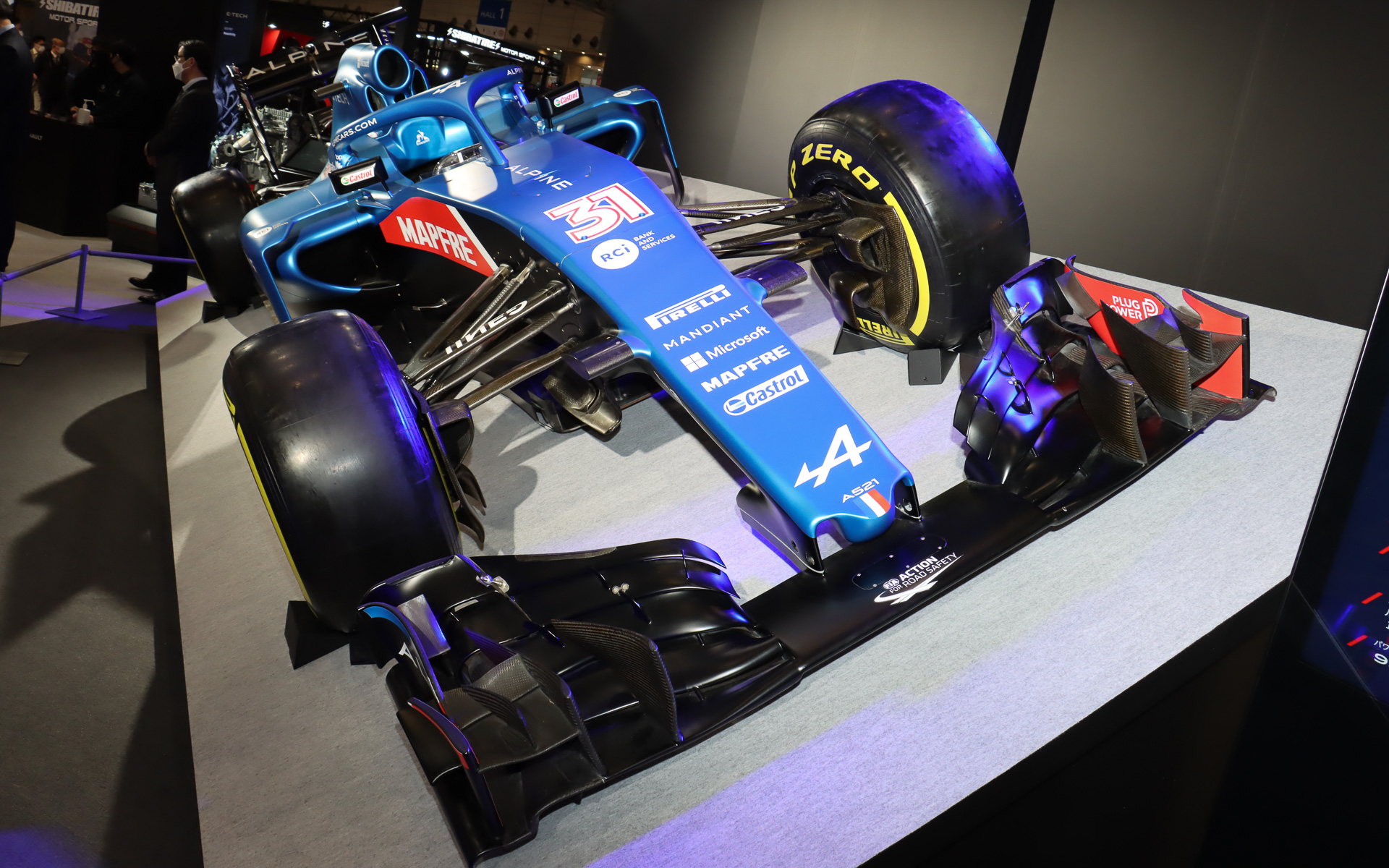 ボディサイズは5425×2000×950mm（全長×全幅×全高）、トレッド幅はフロント1600mm、リア1550mm。フランスのヴィリー・シャティオンで開発されたパワーユニット「ルノー E-TECH 21」を搭載。パワーユニット総出力は950HP以上