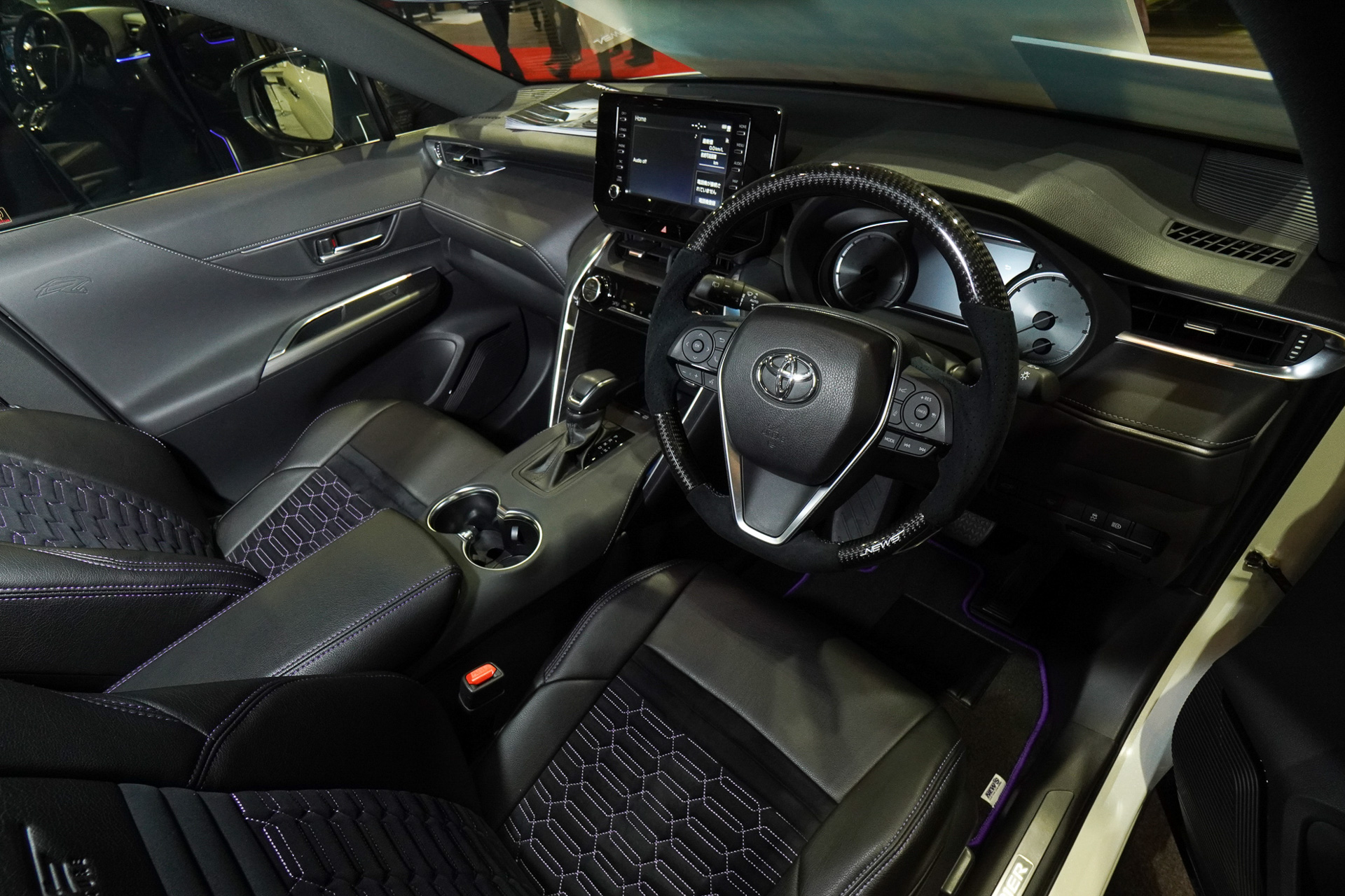 「ハリアー NEW'S DESIGN コンプリート」運転席まわり