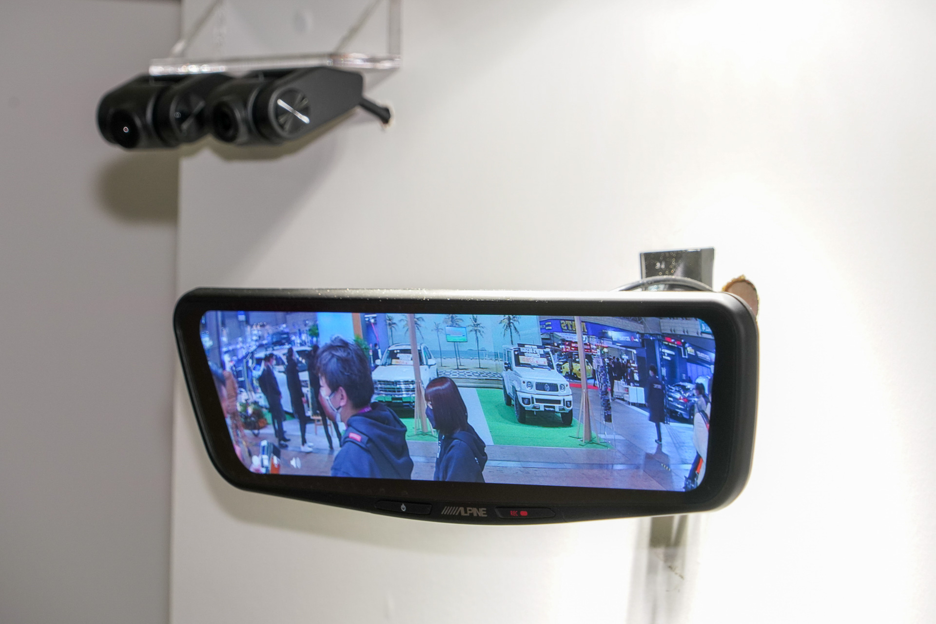 ドライブレコーダー搭載の11.1型デジタルミラー「DMR-M01R」