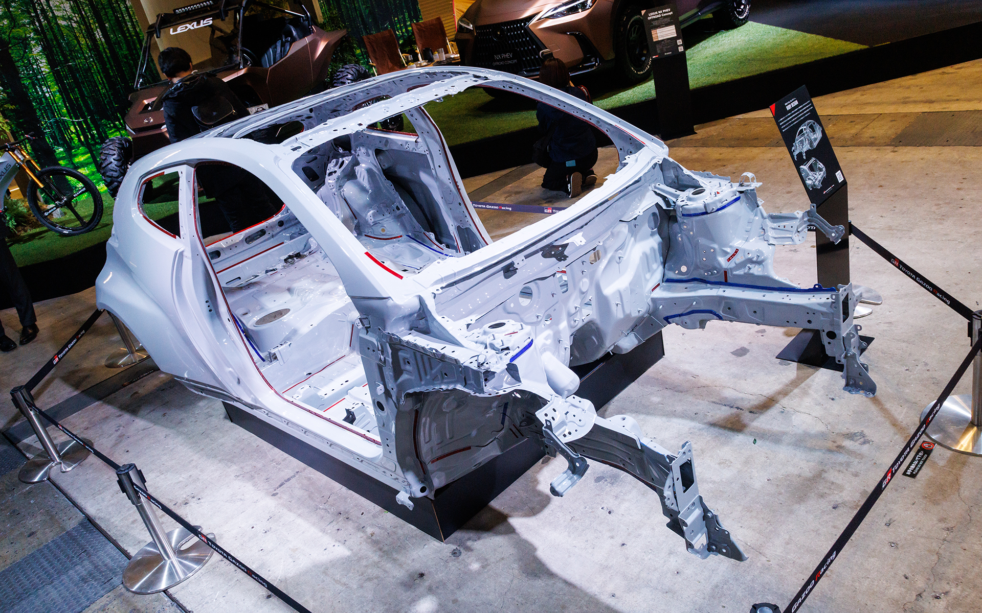 剛性アップが施されたホワイトボディも見ることができる