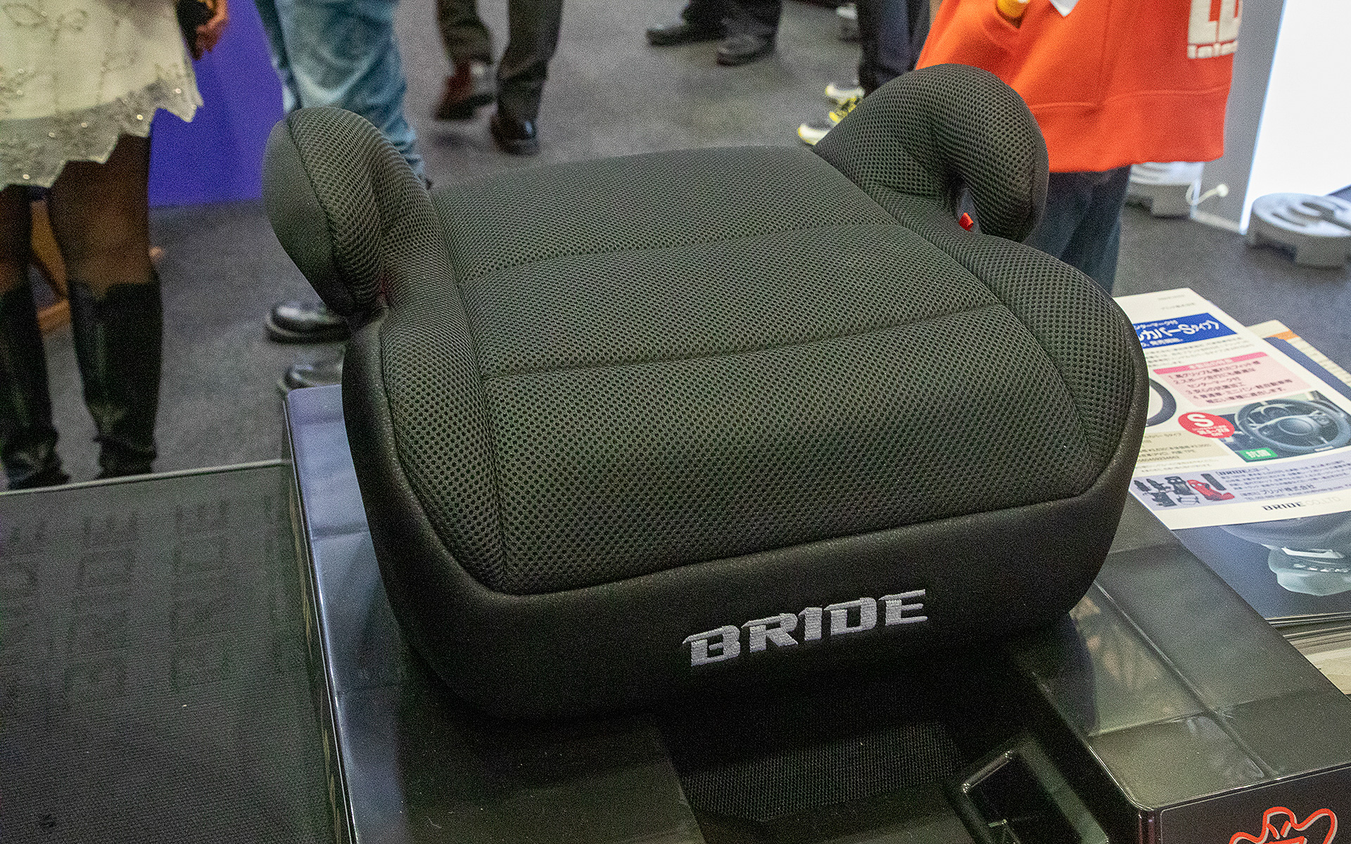 リーマン社製ジュニアシートのリーマンジュニアEXのOEM。「Ohzi（オージ）」