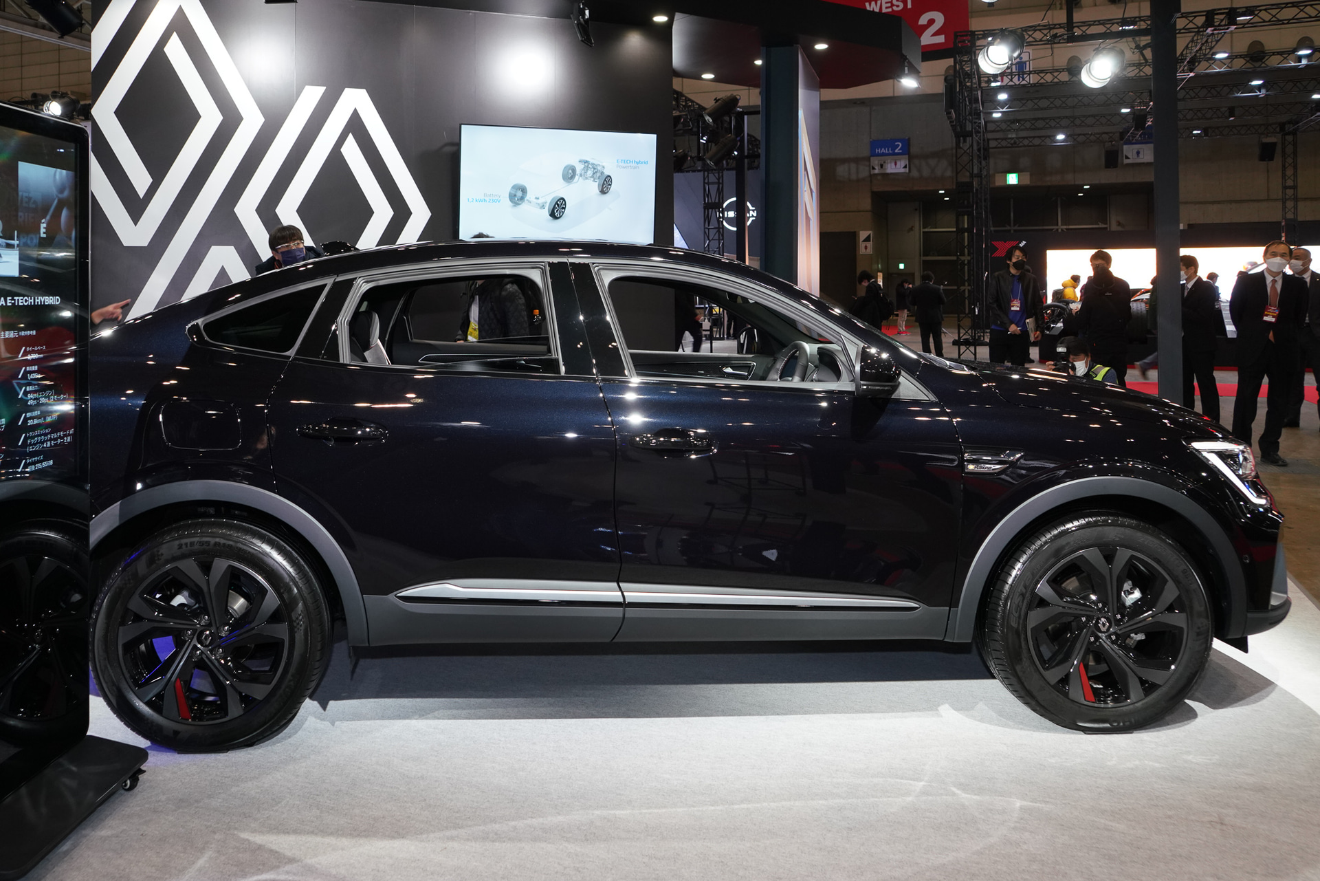 横から。クーペライクなラインがよく分かる