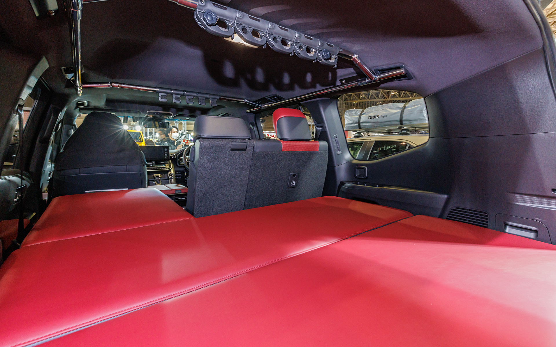 2列目は片側だけをベッド化することができる