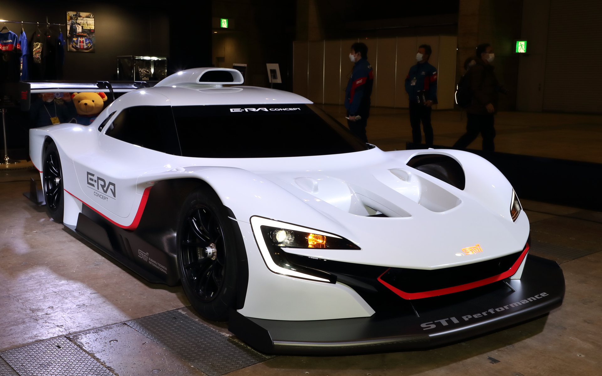 世界初公開の「STI-E-RA CONCEPT」