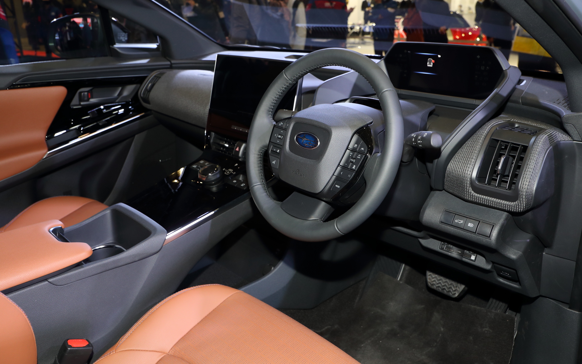 インテリアにはまだSTIパーツは用意されていないようだ