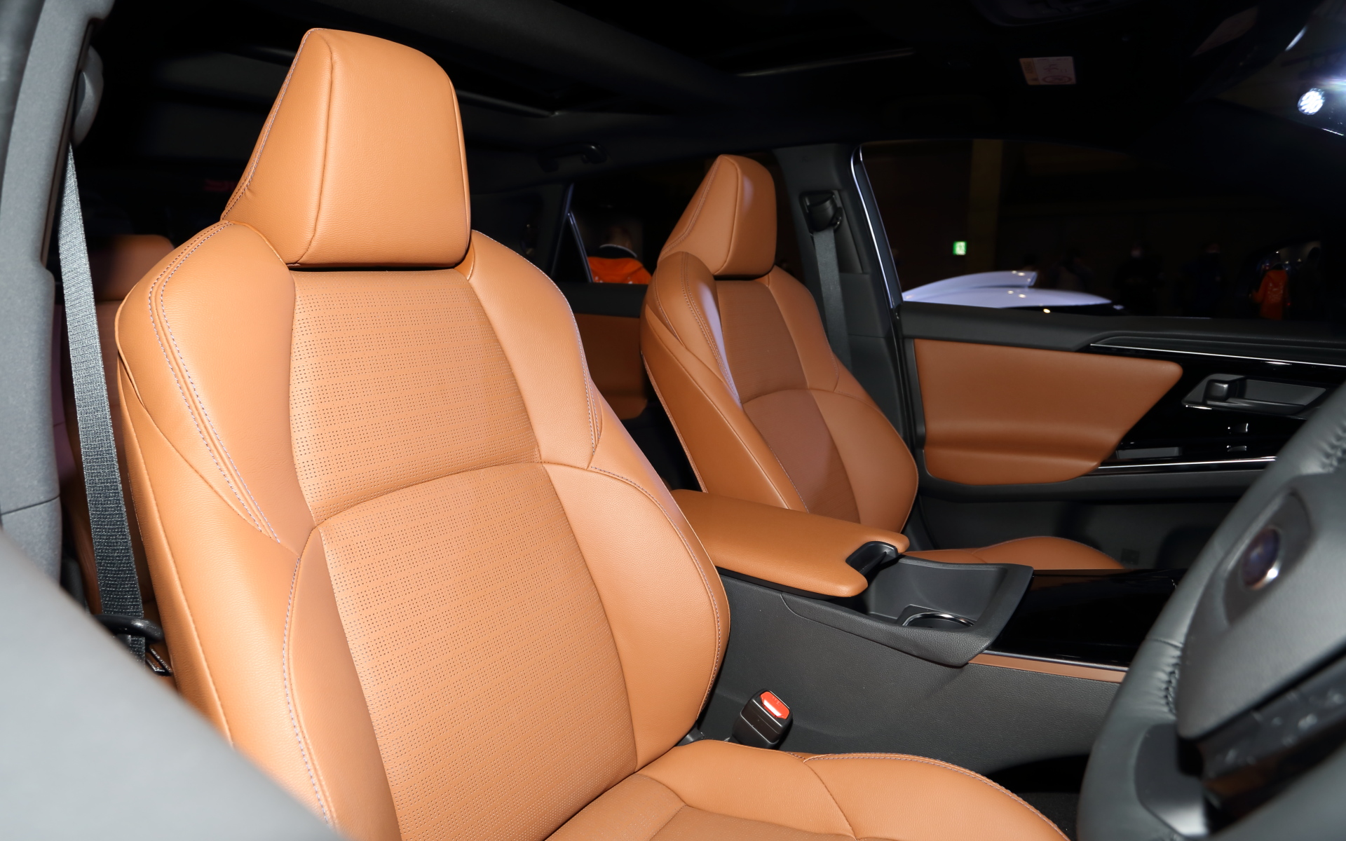 インテリアにはまだSTIパーツは用意されていないようだ