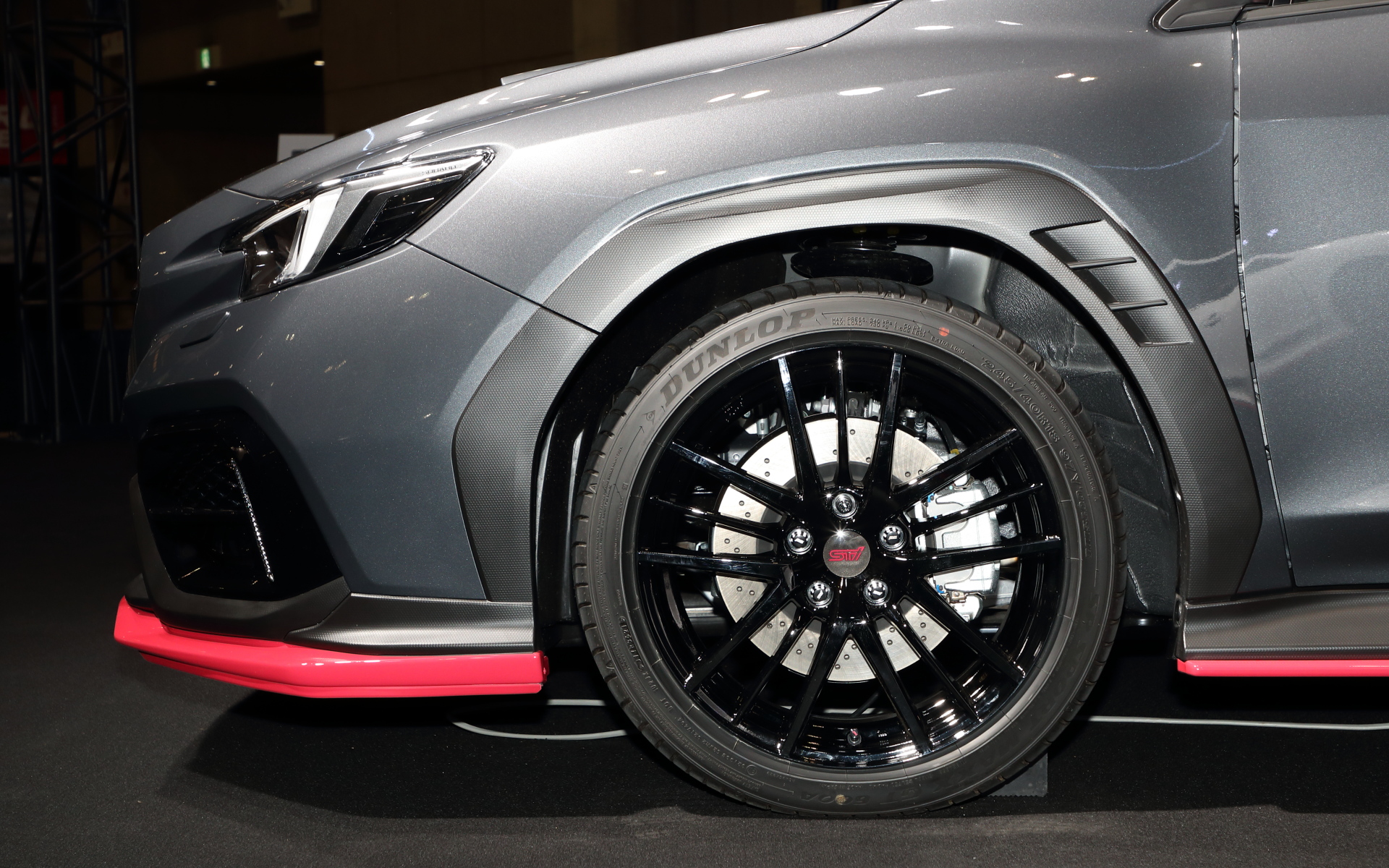 STIドリルドディスク＋エンケイ製18インチ鍛造ホイール（フロント）