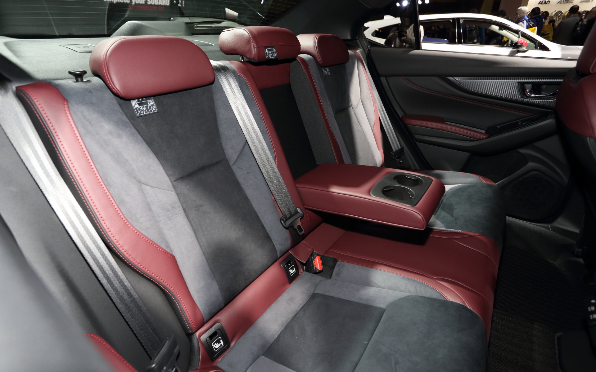 「WRX S4 STI performance CONCEPT」のインテリア