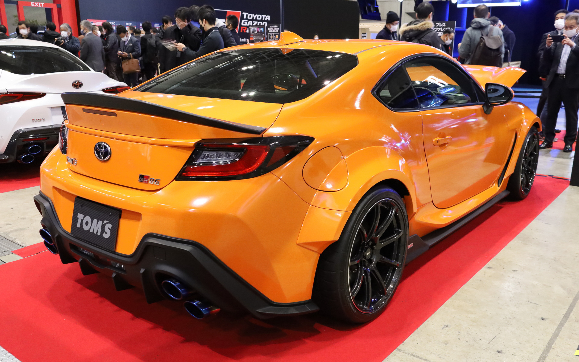 前後のブレーキキットとスポーツサスペンションキットの機能パーツに加えて、メンバーブレースなどの補強パーツもセットされている