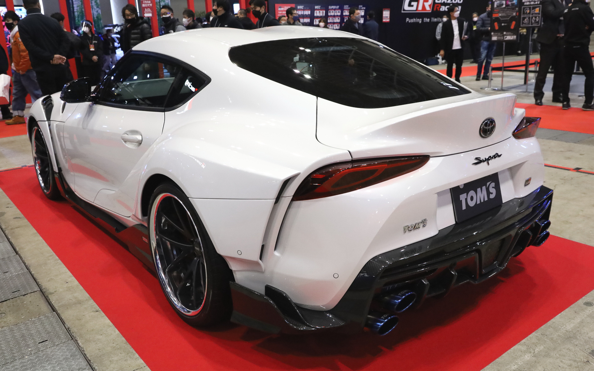 「トムス SUPRA TOURER」はトムス SUPRAと同じくオーバーフェンダー仕様で仕上げているが、リアウイングは装備せず、あえて純正然とした見た目にしたという