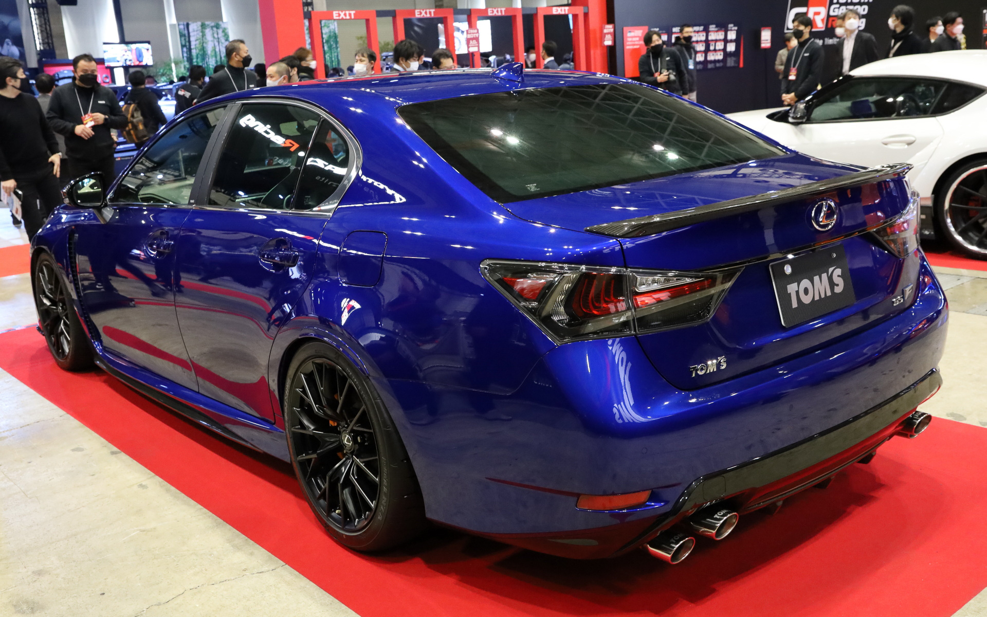 中嶋一貴がプロデュースした「TOM’S GS F produced by Kazuki Nakajima」。外装はフロント、サイド、リアの3か所にディフューザー形状のボディパーツをセット。エキゾーストシステムはTOM’Sバレルで、リアピースはステンレス製の4本出しとなる