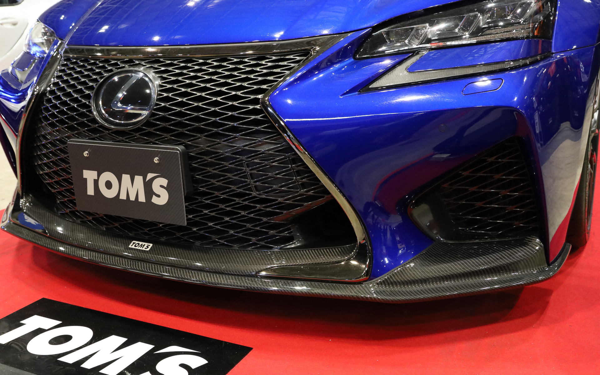 メンバーブレース、ロアボディブレースなどの補強パーツによってカッチリしたハンドリングとしなやかなサスペンションの動きを実現する