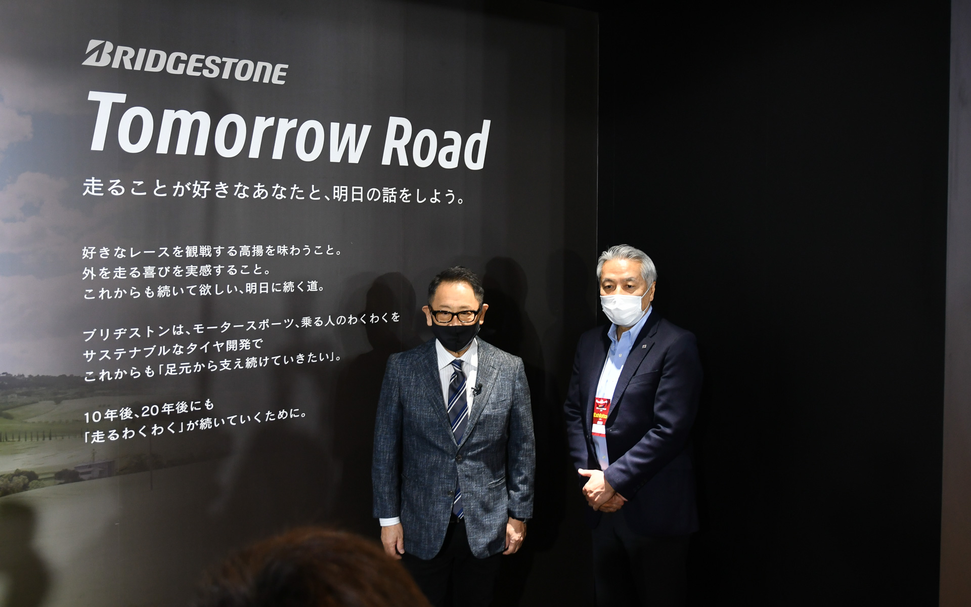 ブリヂストンブースで石橋秀一CEOと記念写真