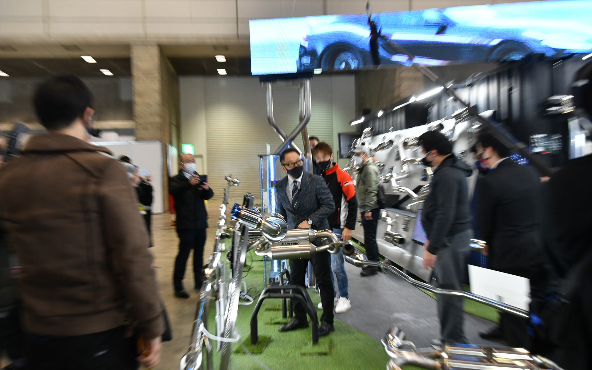 フジツボブースではサイレンサーを持って軽さを体感