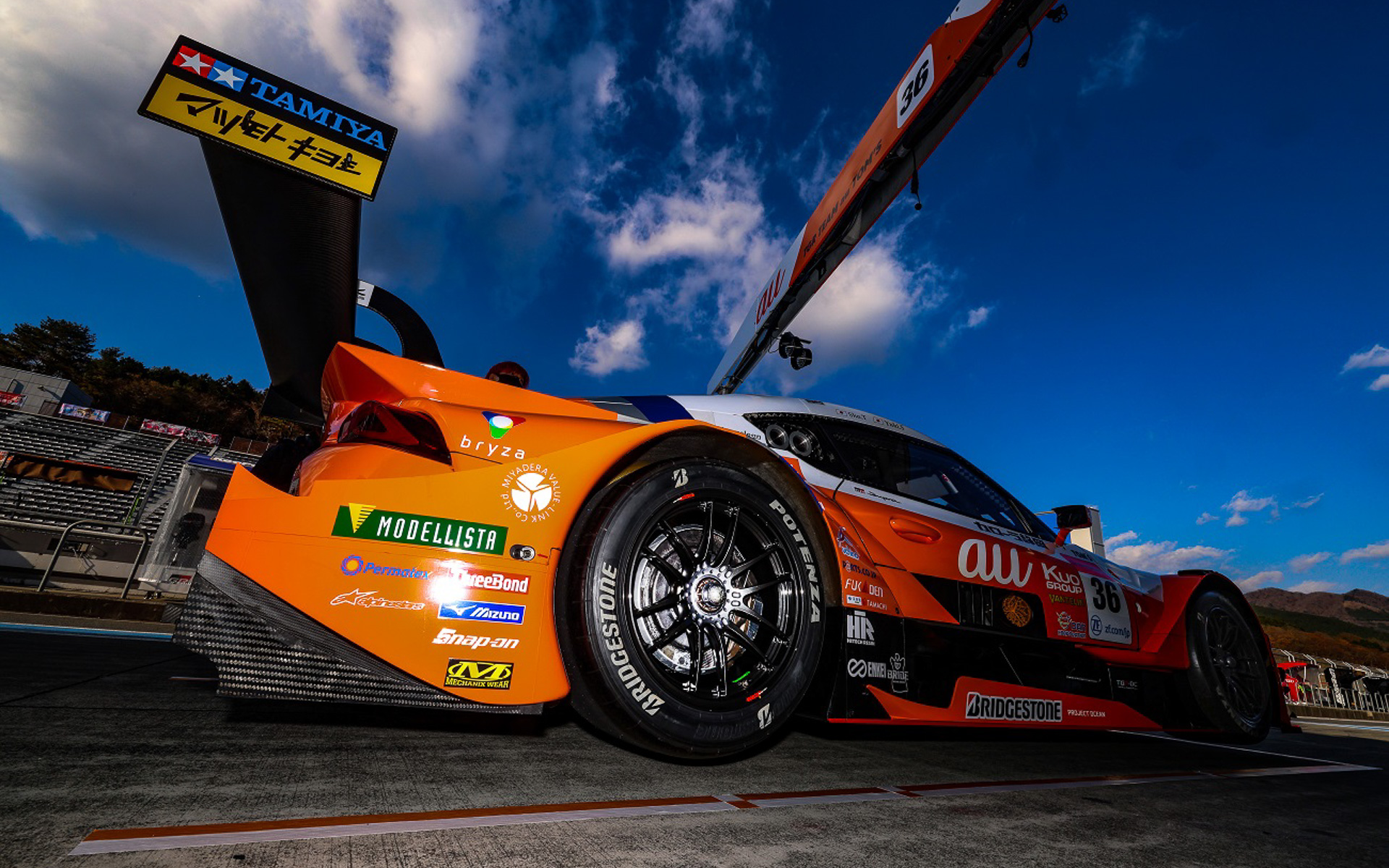 RA044装着車両（SUPER GT GT500クラス 36号車 au TOM'S GR Supra）