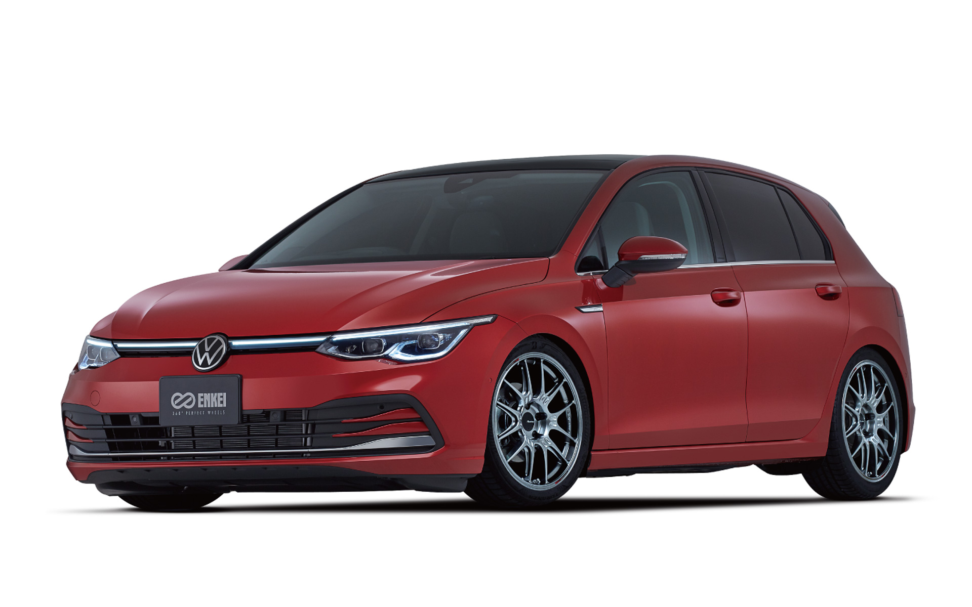 GTC02 ラージ P.C.D.サイズ（カラー：ハイパーシルバーを装着したフォルクスワーゲン「ゴルフ」