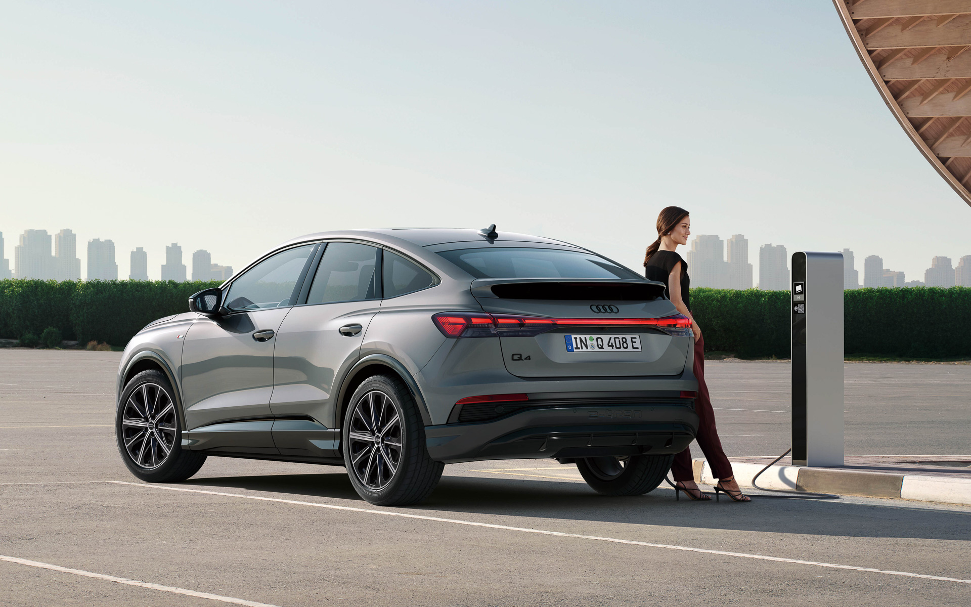 Q4 スポーツバック e-tron