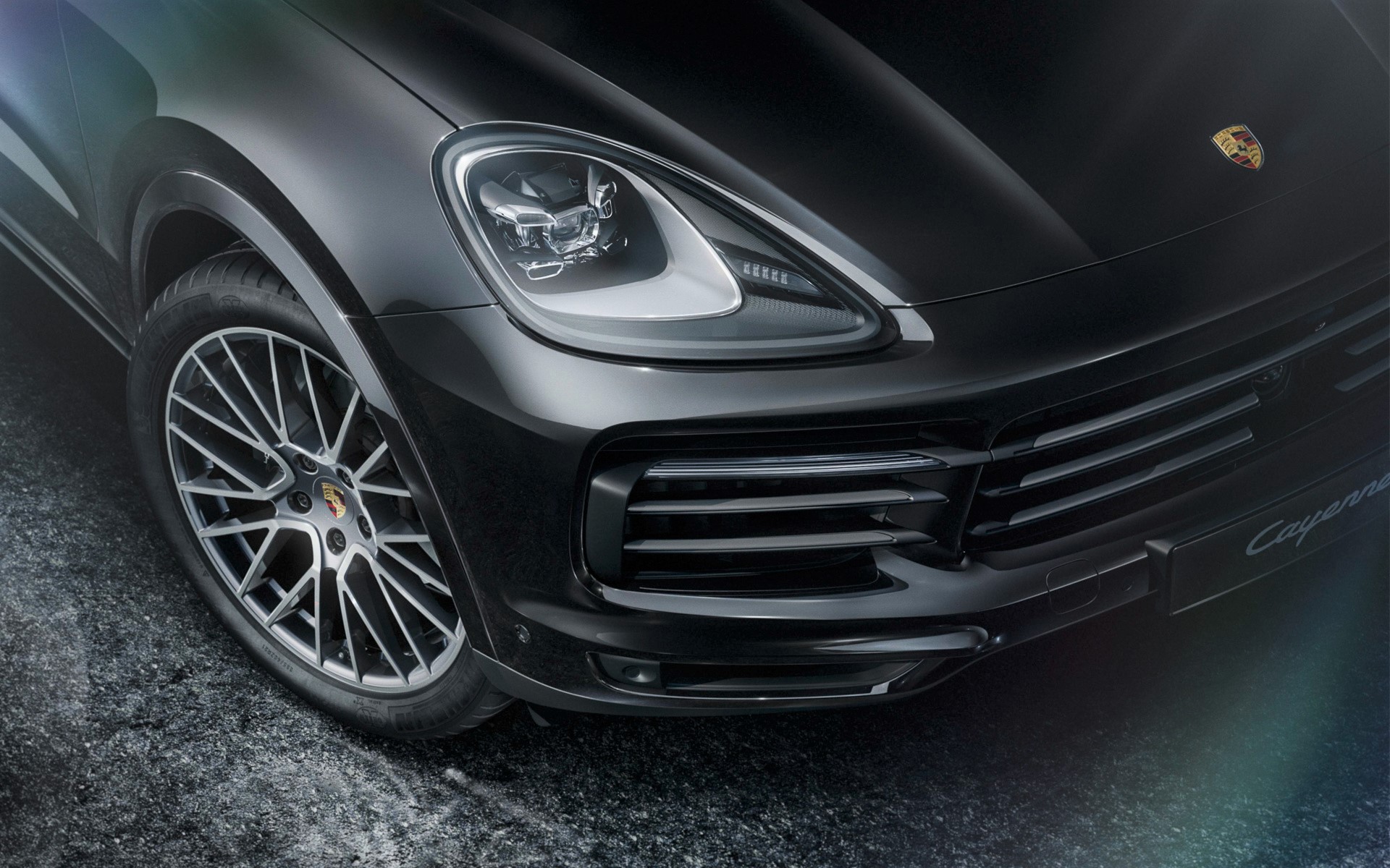 ポルシェダイナミックライトシステム（PDLS）を組み込んだLEDヘッドライトを標準装備