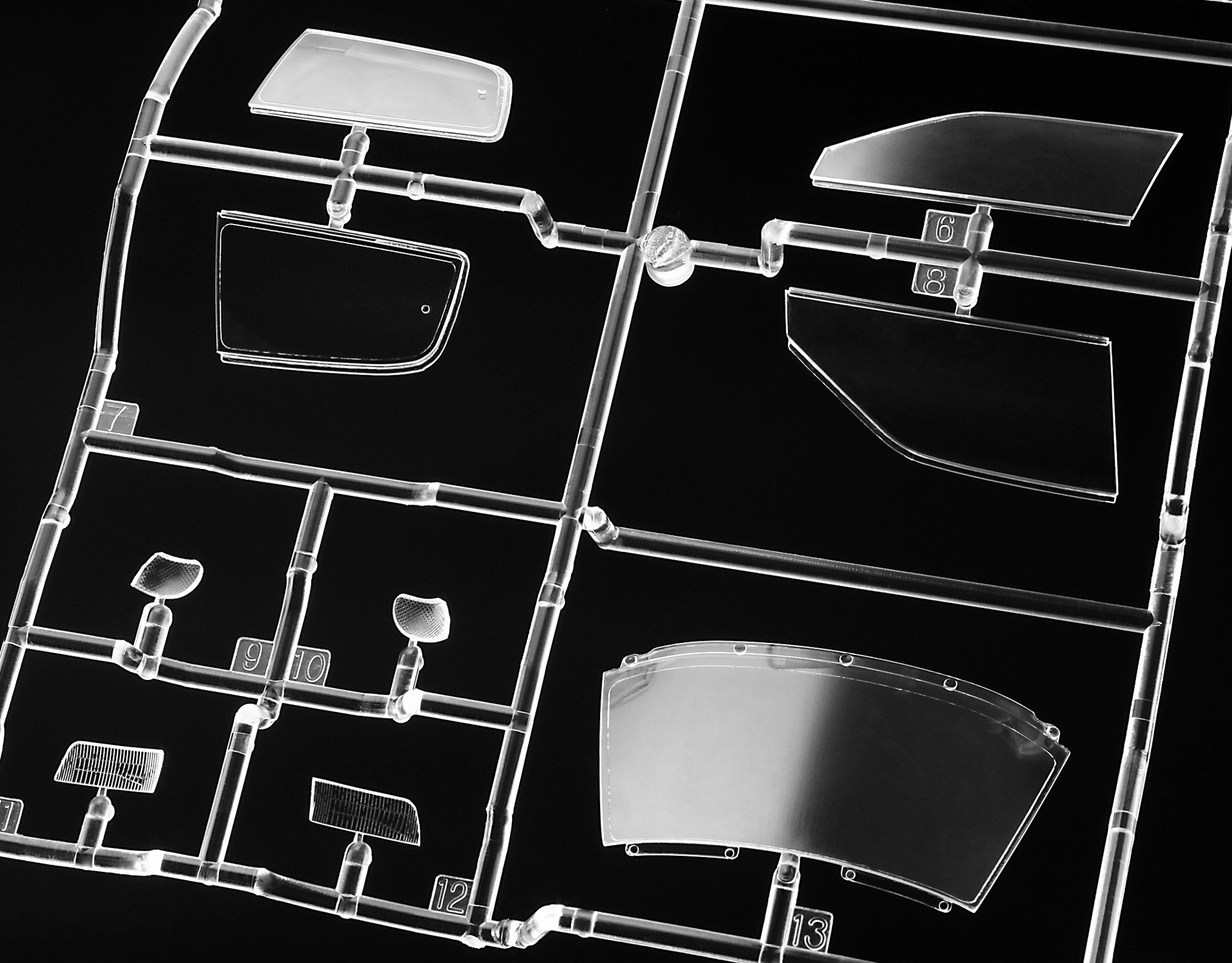 フロント、サイドガラス、ヘッドライト（クリアパーツ）