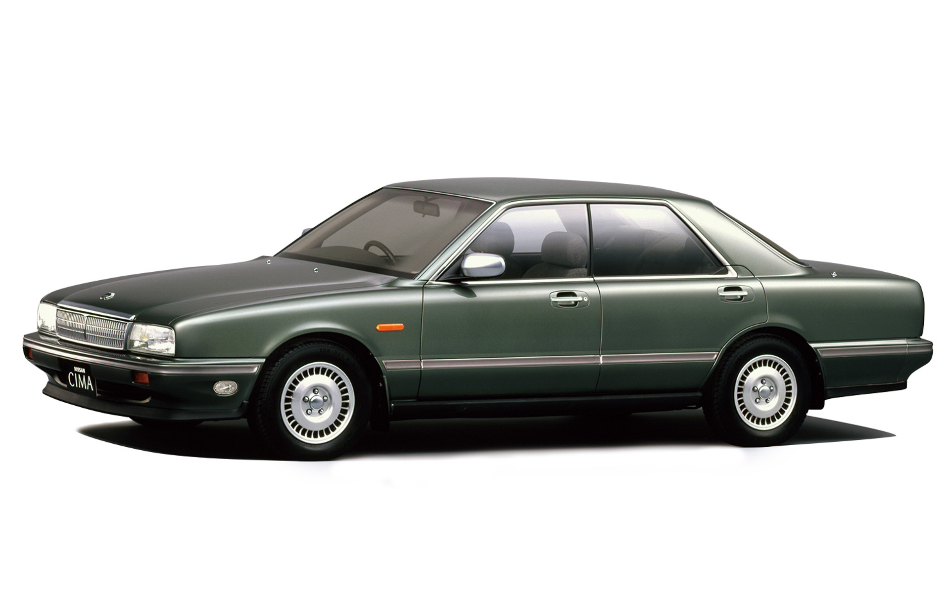 写真は実車のY31型シーマ