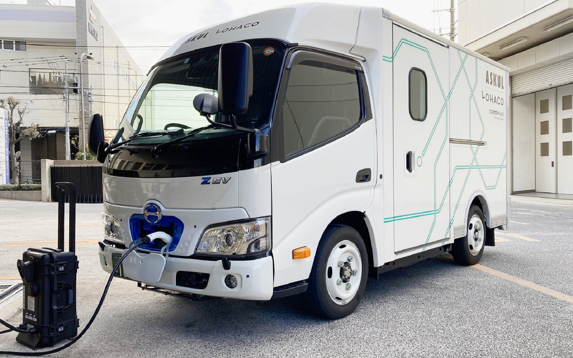 日野の小型BEVトラック「デュトロ Z EV」を用いて電動車の最適稼働マネジメントの実証実験が行なわれる