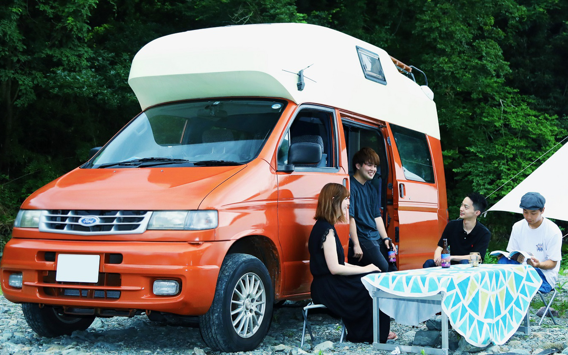 年々増加傾向にあるというキャンピングカーや車中泊仕様のバン