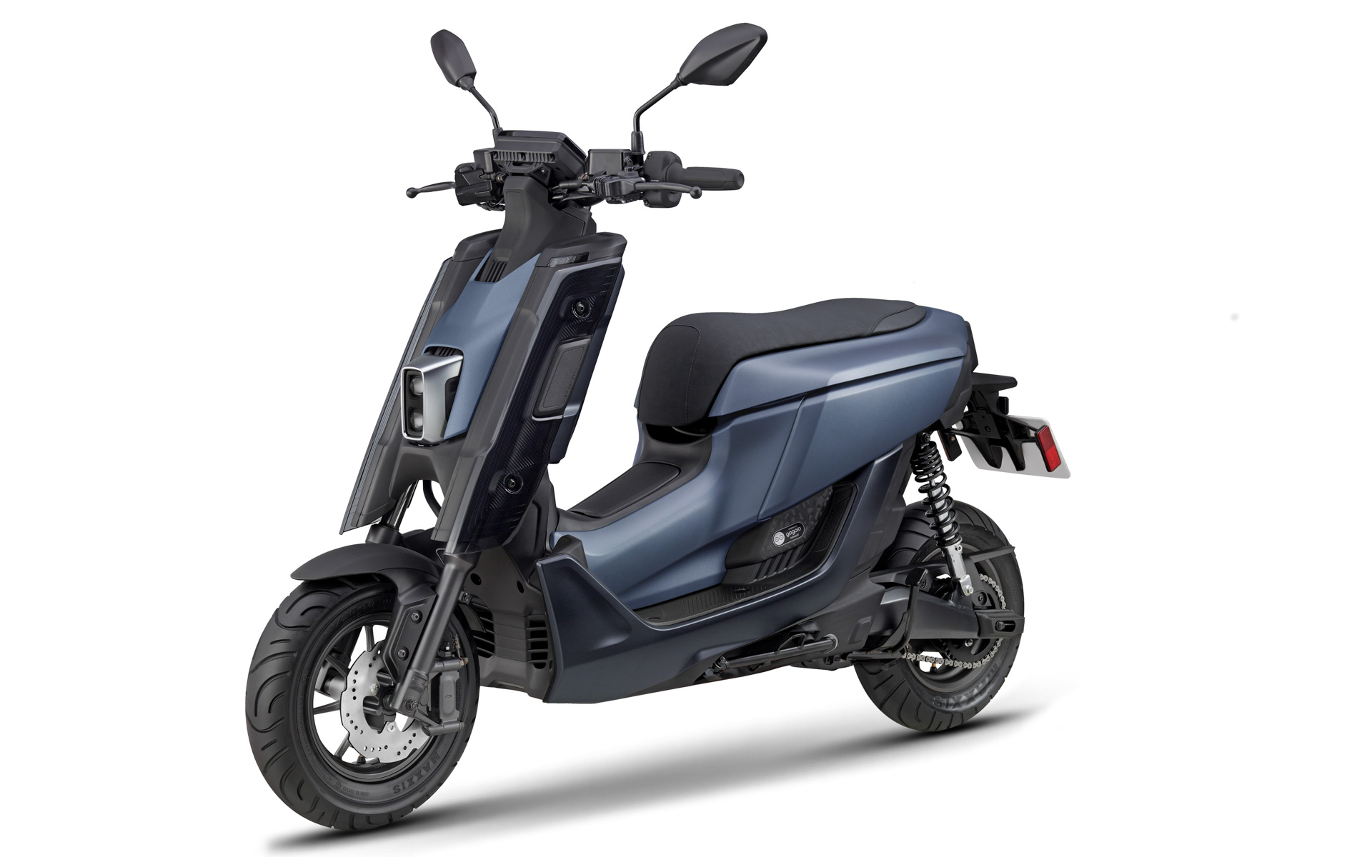 ヤマハ発動機のバッテリ交換式電動スクーター「EMF」