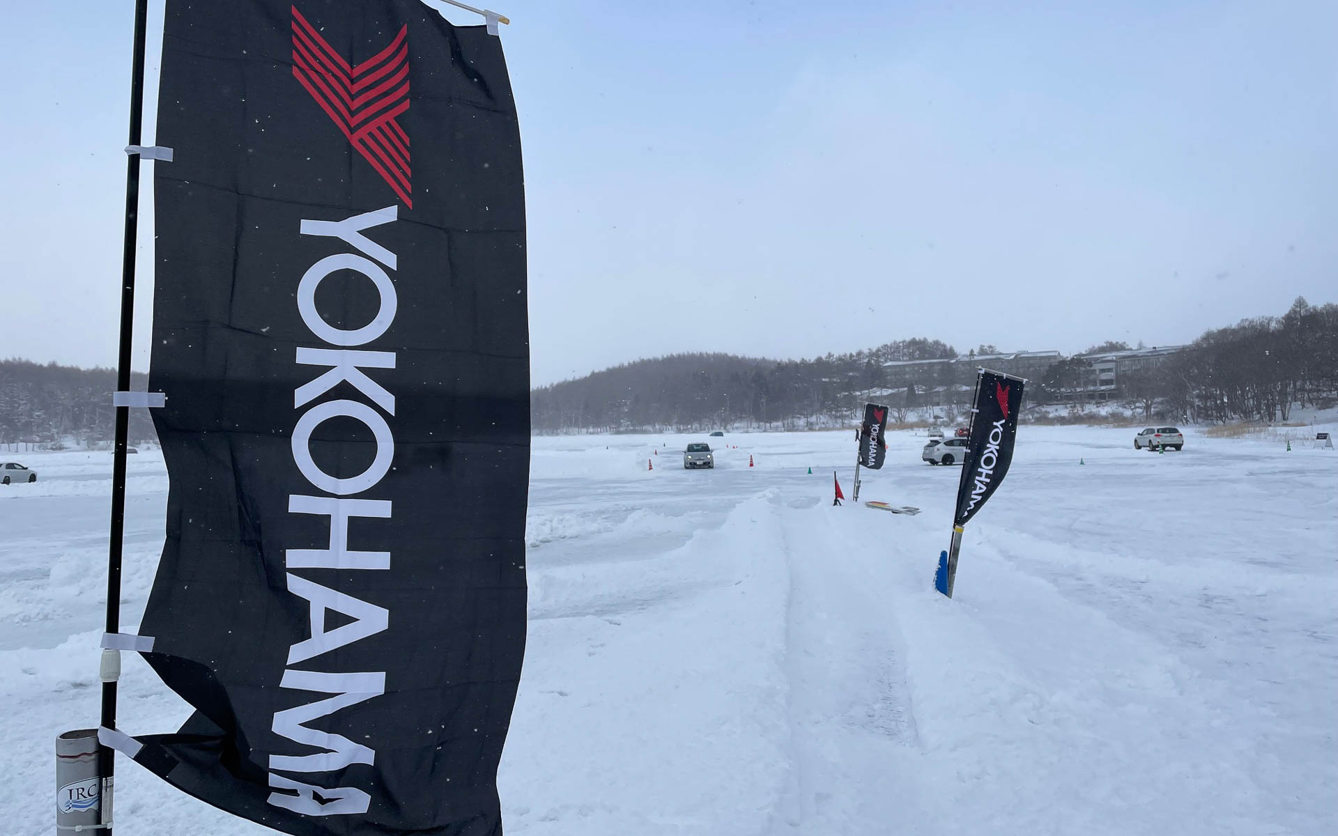 桟橋からの湖上。今年は氷が厚くコースも大きくとれていました