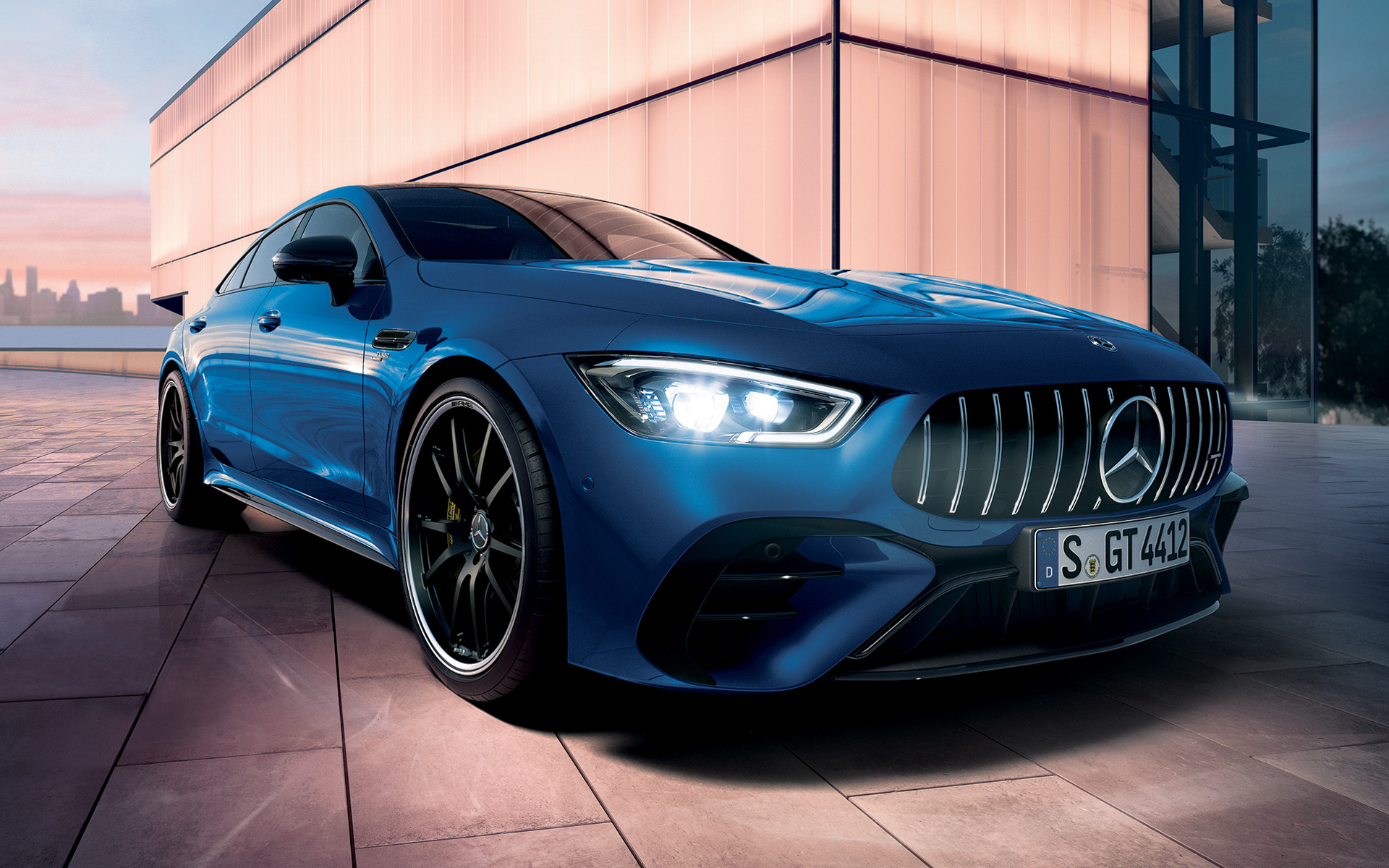 メルセデスAMG GT 43 4MATIC+